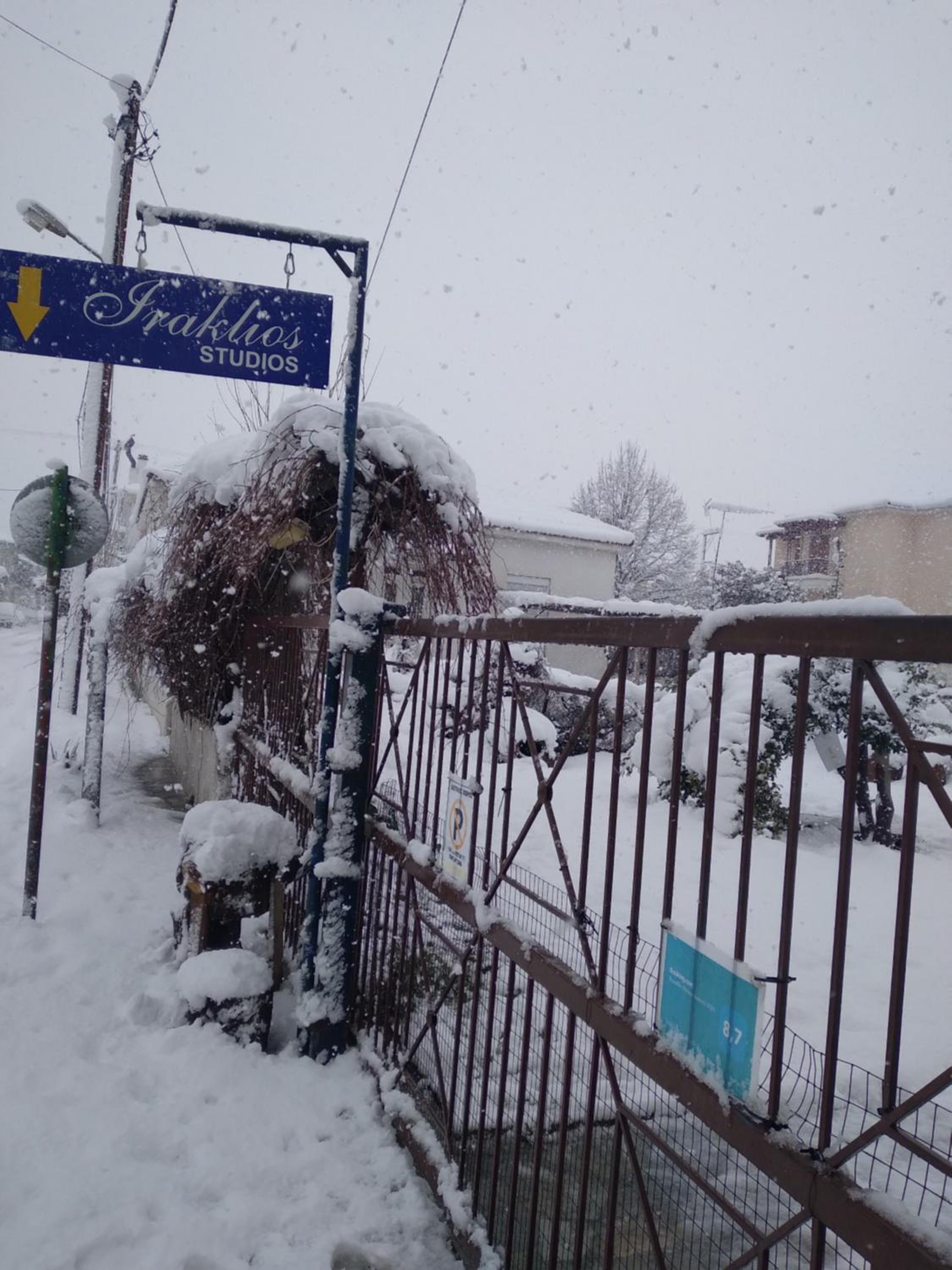 IRAKLIOS- Fabulous area- ,,,- sea-view- Studios,,-38m2-just call on the photo number, for price, vacancy etc- next to Vallis hotel -20meters from seaside!!