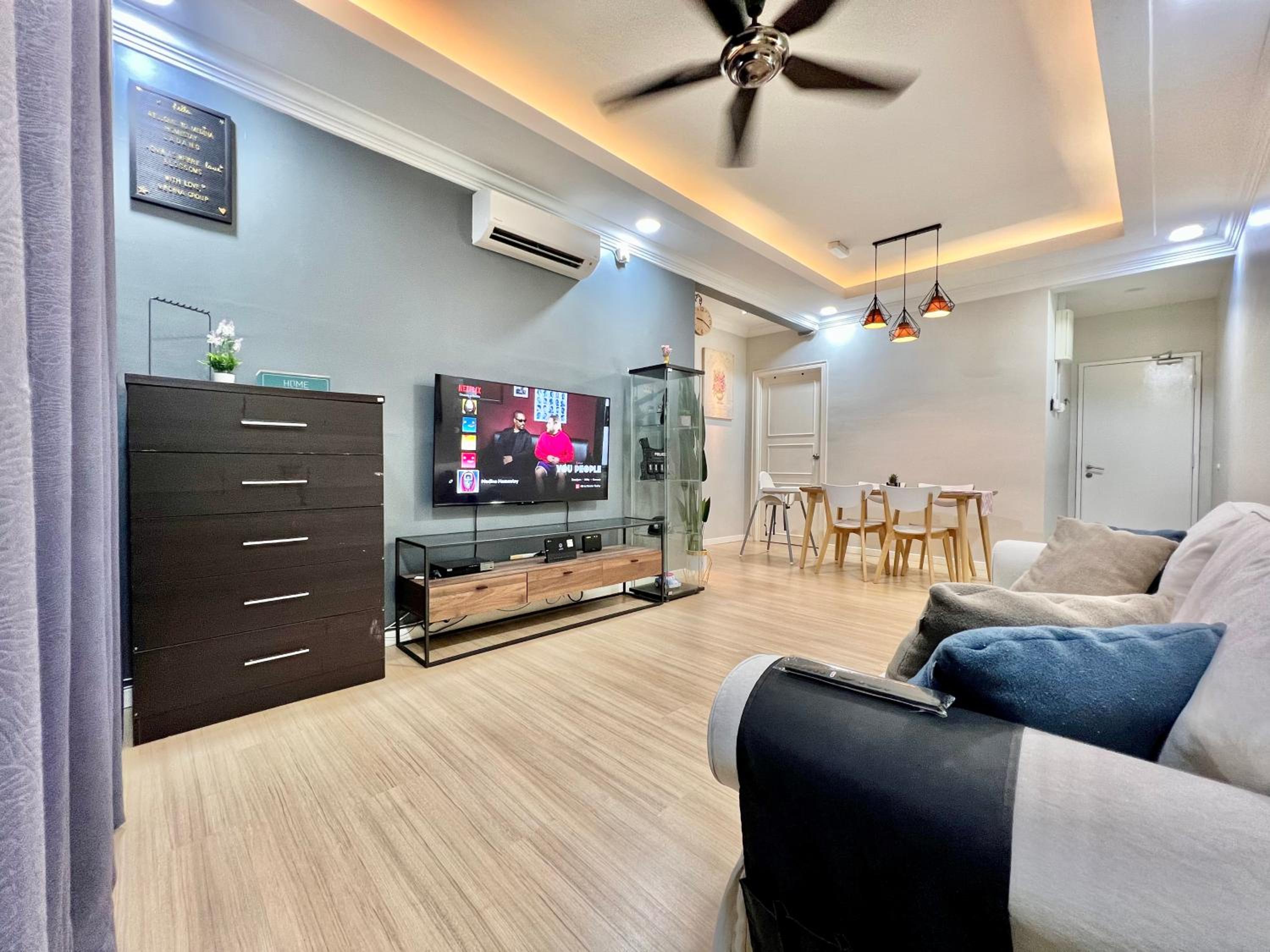 Medina Homestay Batu Burok Beach photo 3