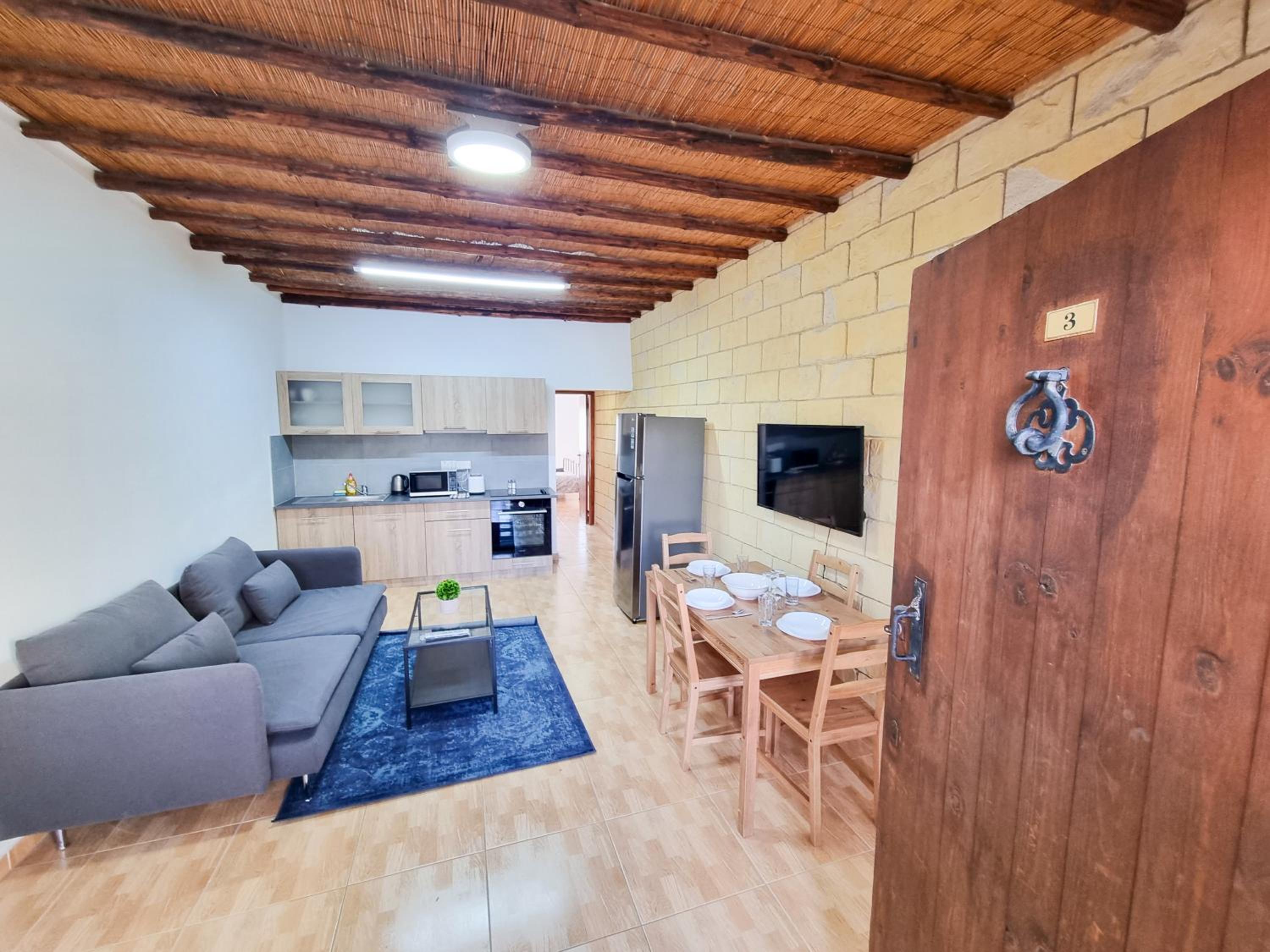 Mountains Retreat Rooms & Suites