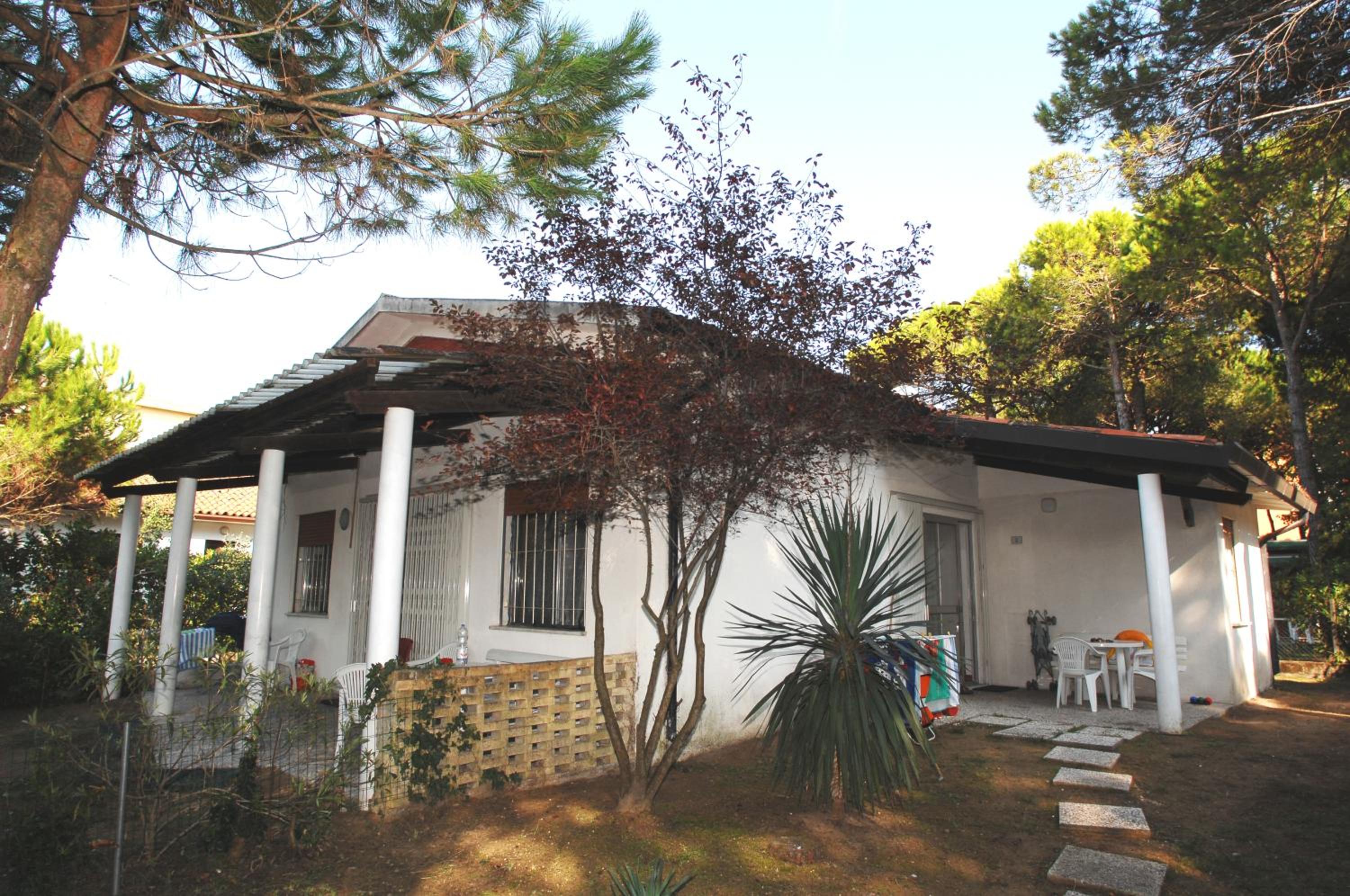 Cozy villa steps from the beach view 4