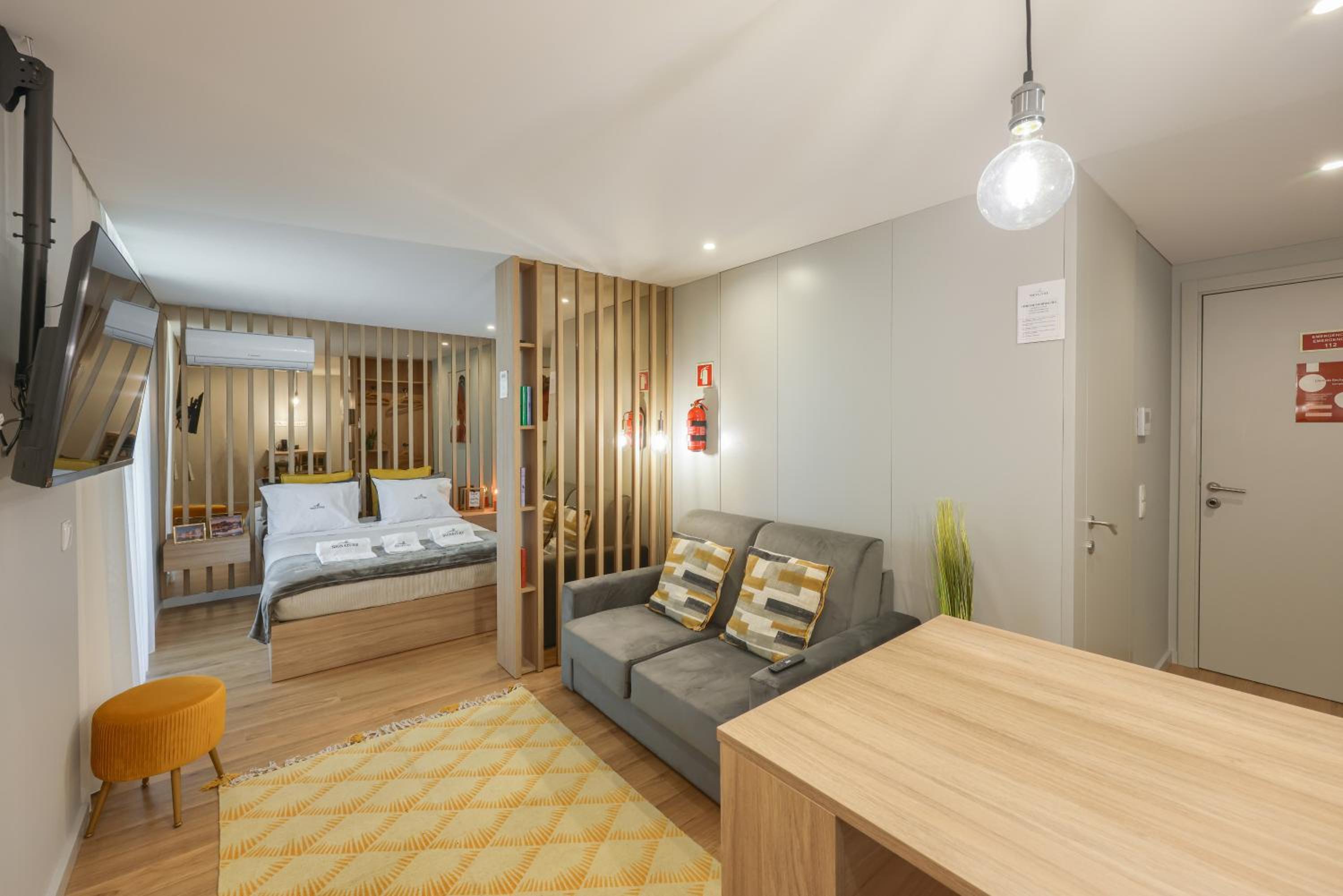 Signature Aveiro Flat incl Parking by Home Sweet Home Aveiro