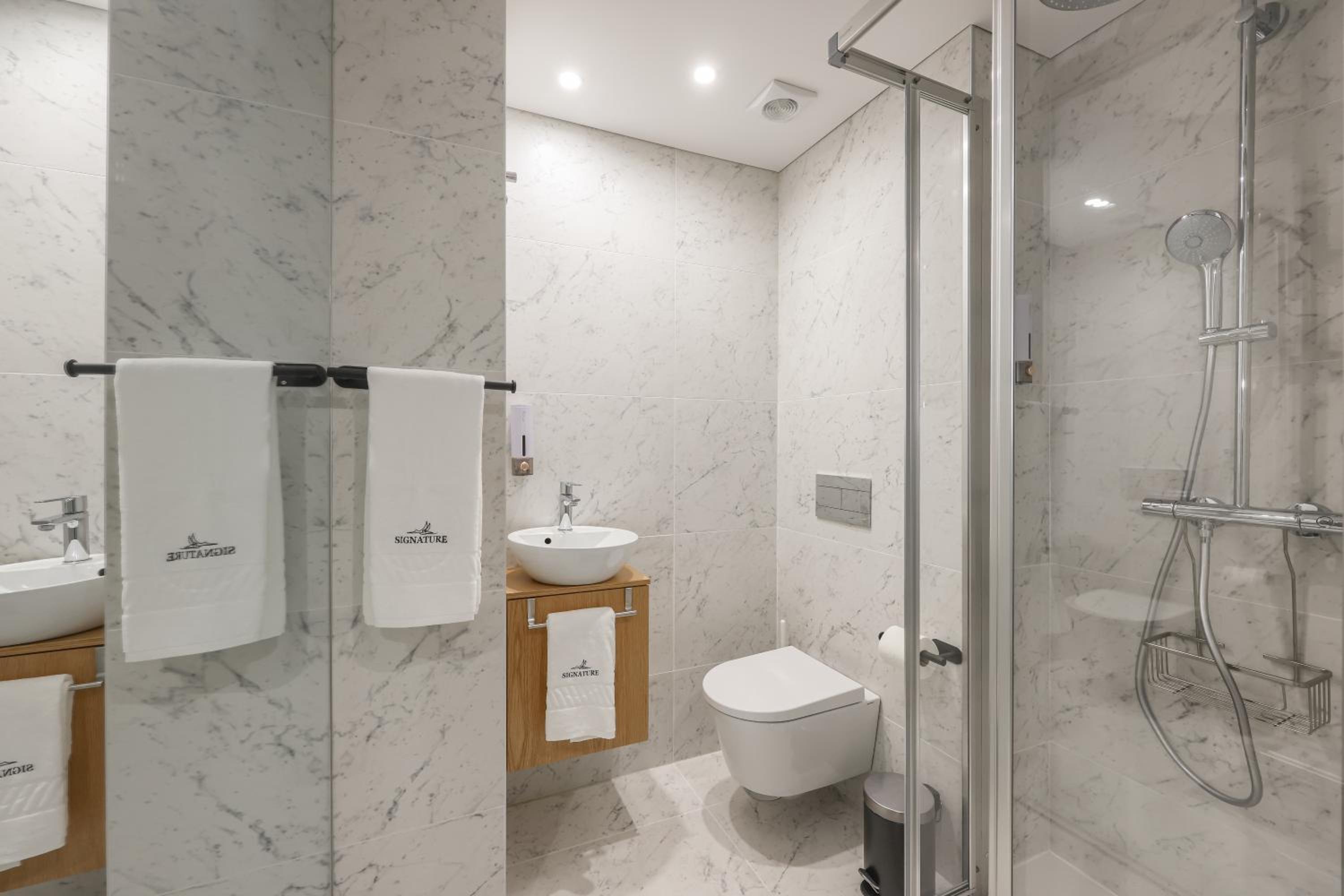 Signature Aveiro Flat incl Parking by Home Sweet Home Aveiro