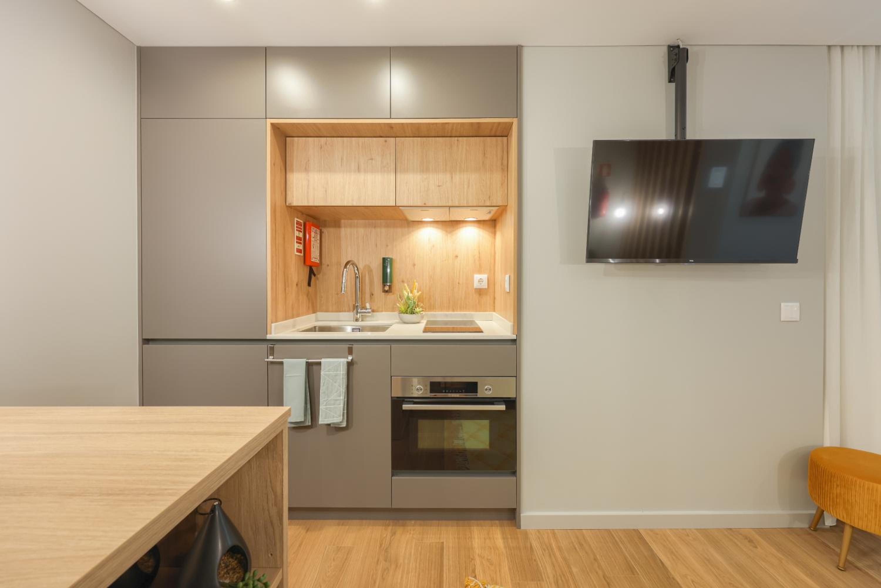 Signature Aveiro Flat incl Parking by Home Sweet Home Aveiro