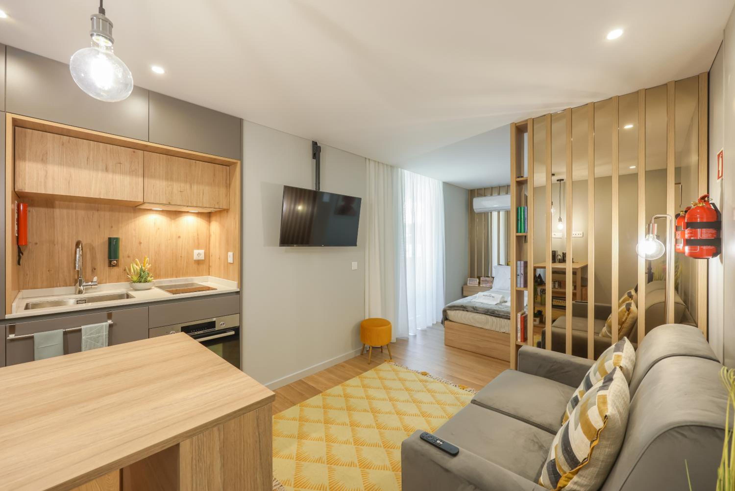 Signature Aveiro Flat incl Parking by Home Sweet Home Aveiro