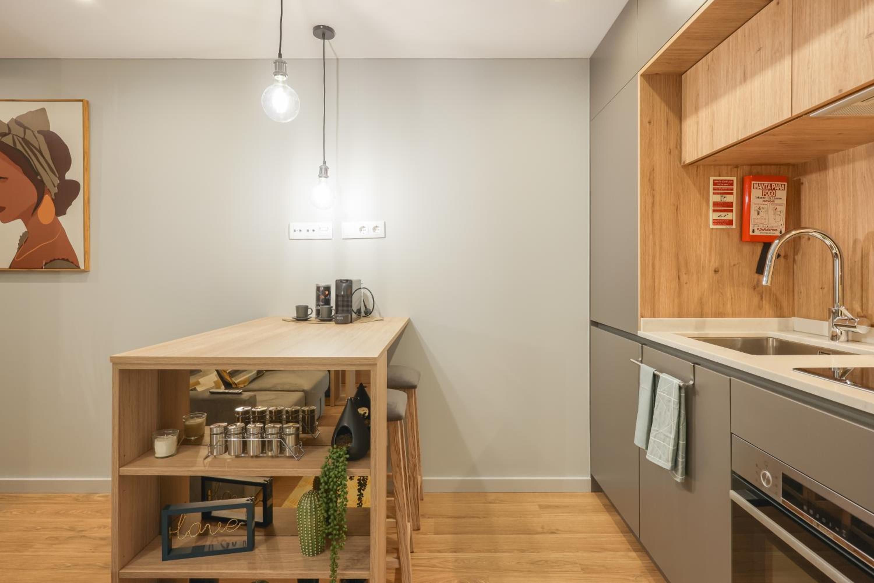Signature Aveiro Flat incl Parking by Home Sweet Home Aveiro