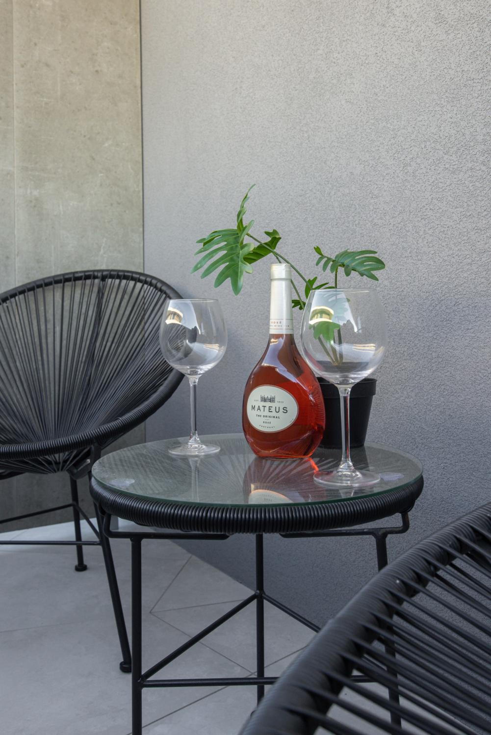Signature Aveiro Flat incl Parking by Home Sweet Home Aveiro