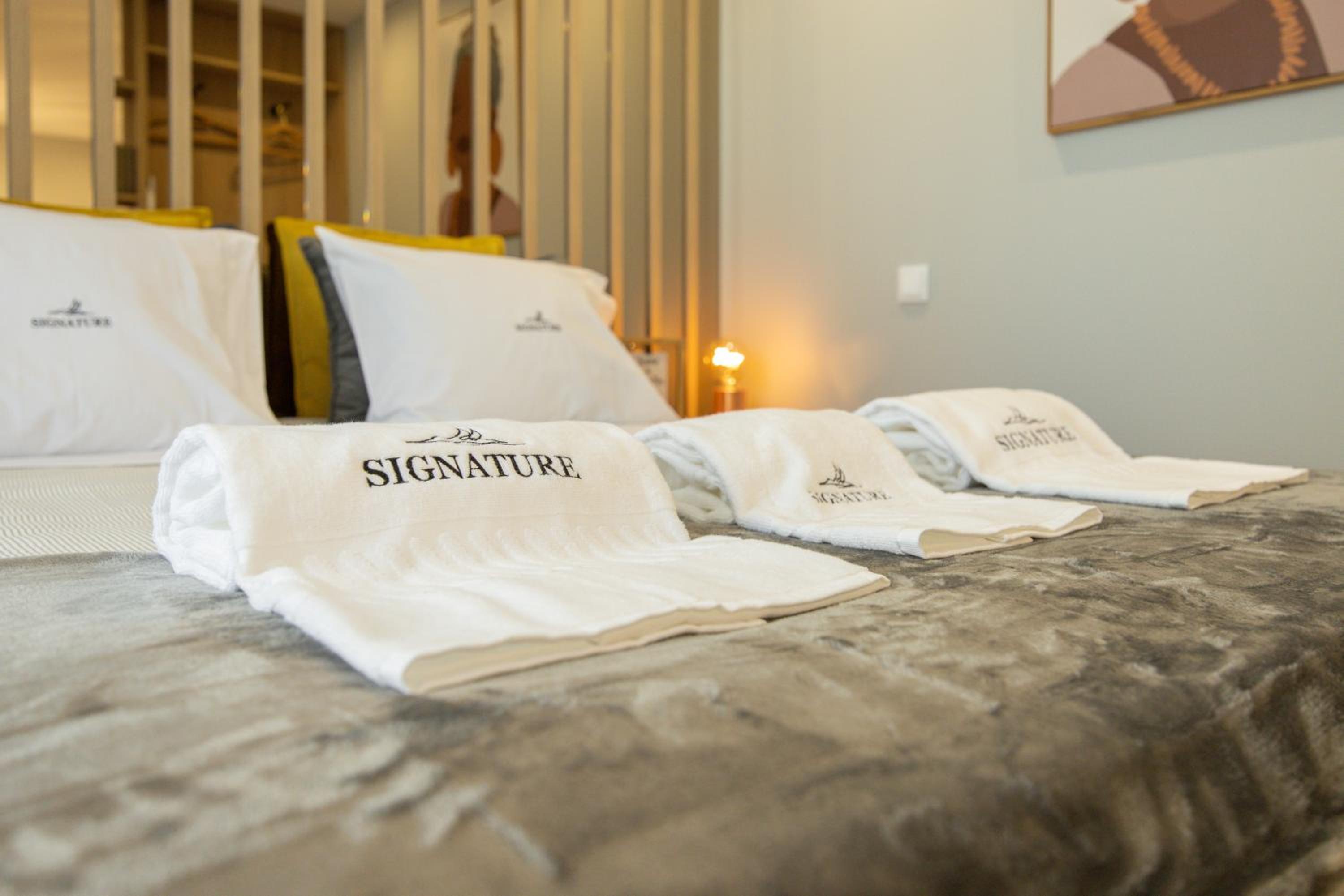 Signature Aveiro Flat incl Parking by Home Sweet Home Aveiro