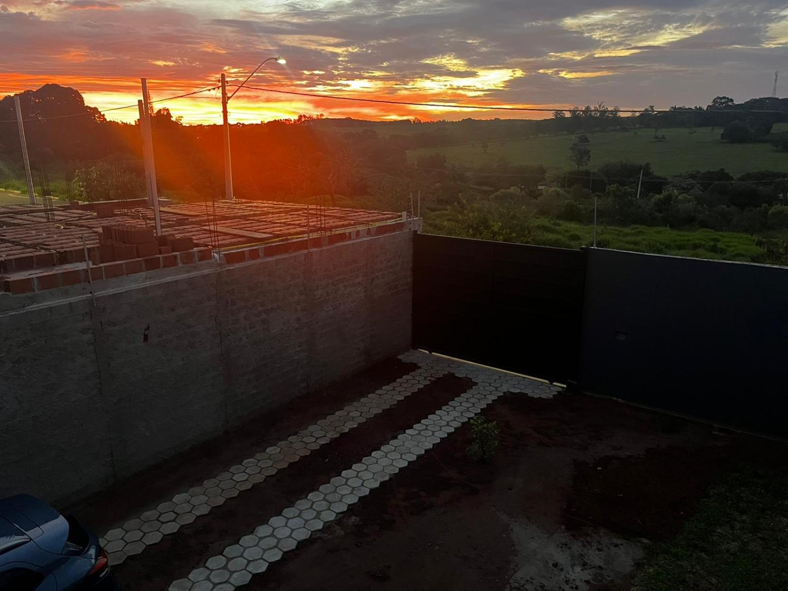 Container-Spa quente, projetor cine, lareira, churrasqueira-20km de Brotas