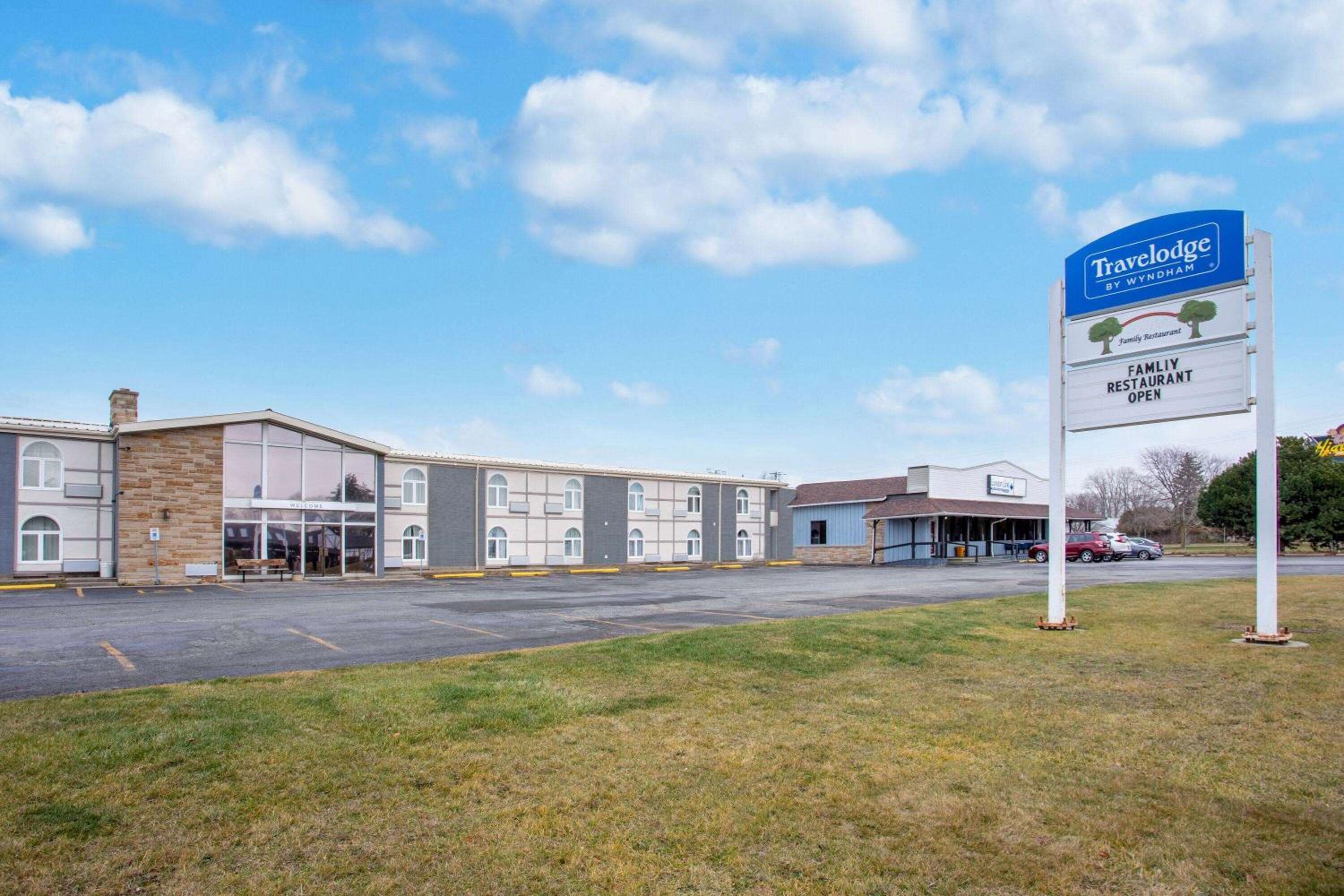 Sarnia Vacations - Travelodge by Wyndham Sarnia - Property Image 1