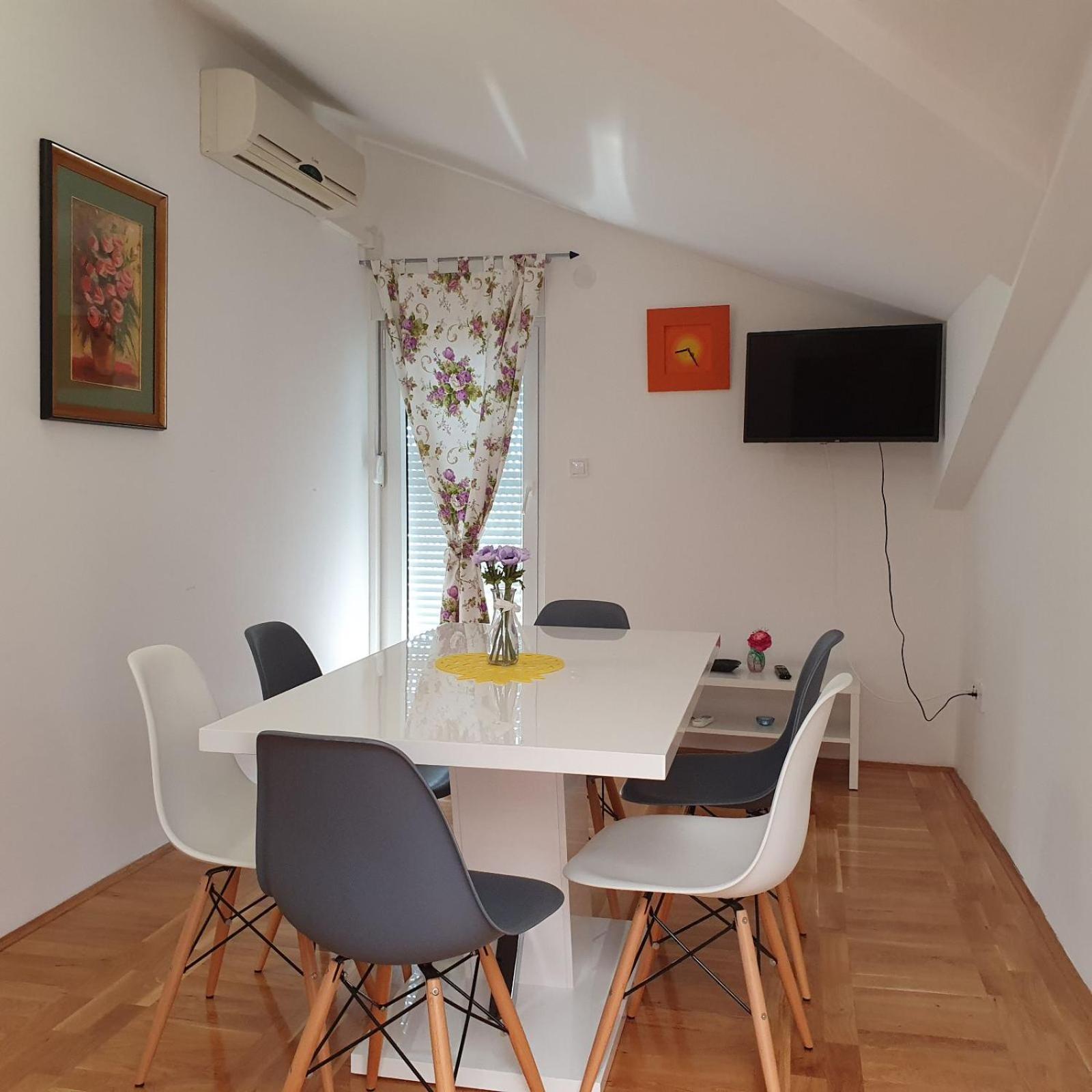 Apartments Crnjac