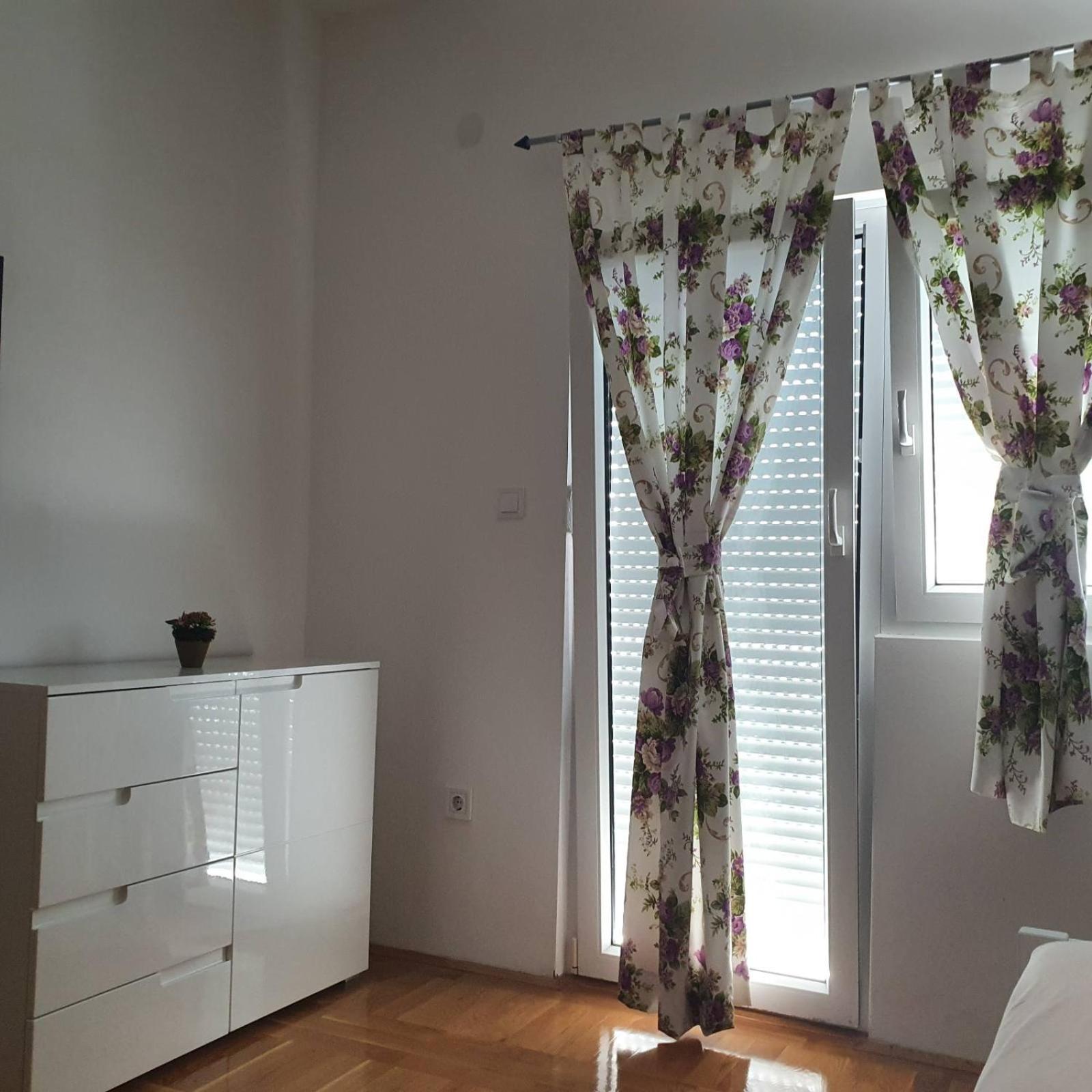 Apartments Crnjac