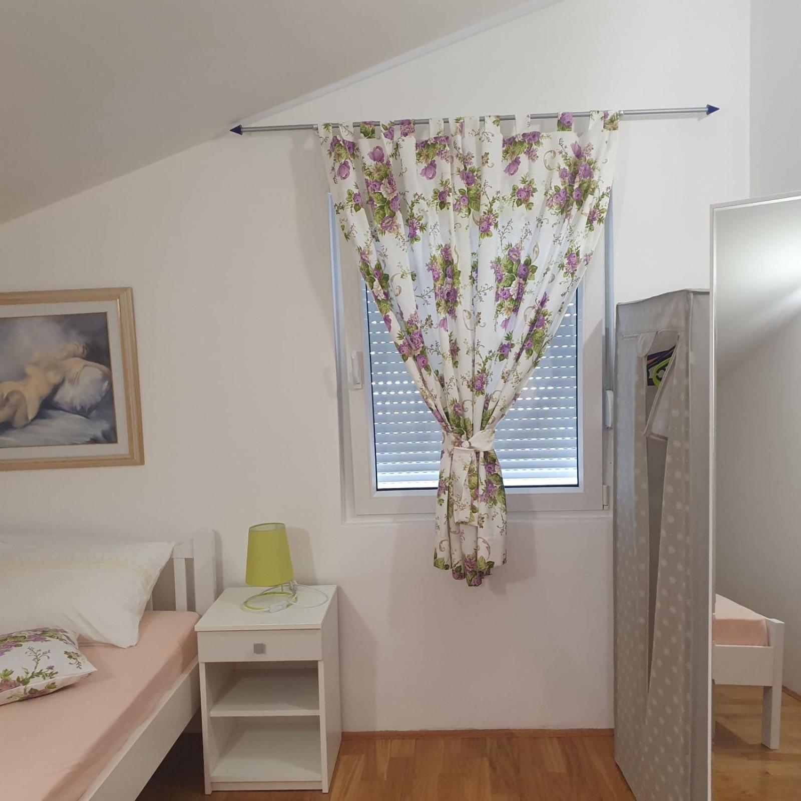 Apartments Crnjac