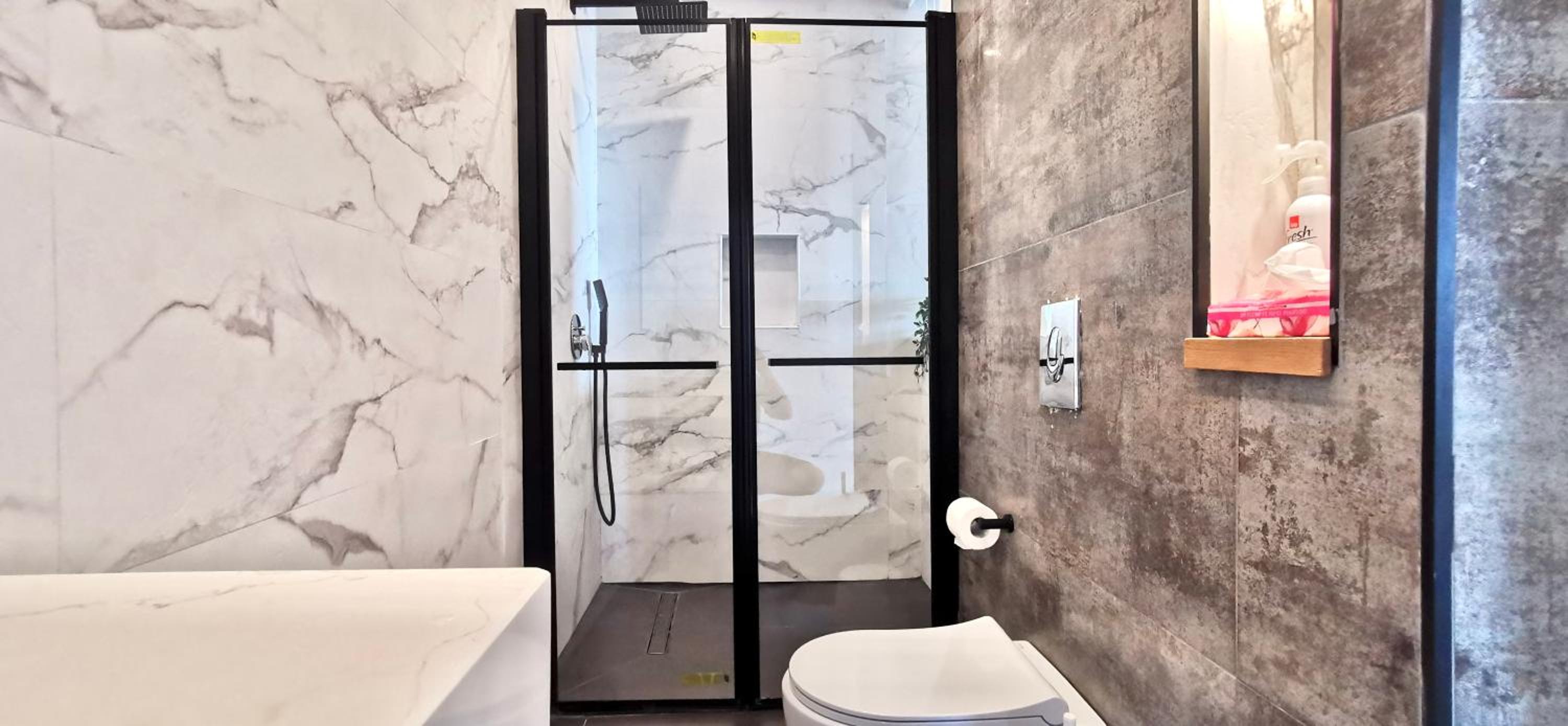 Sea view apartment with Jacuzzi near beach view 3
