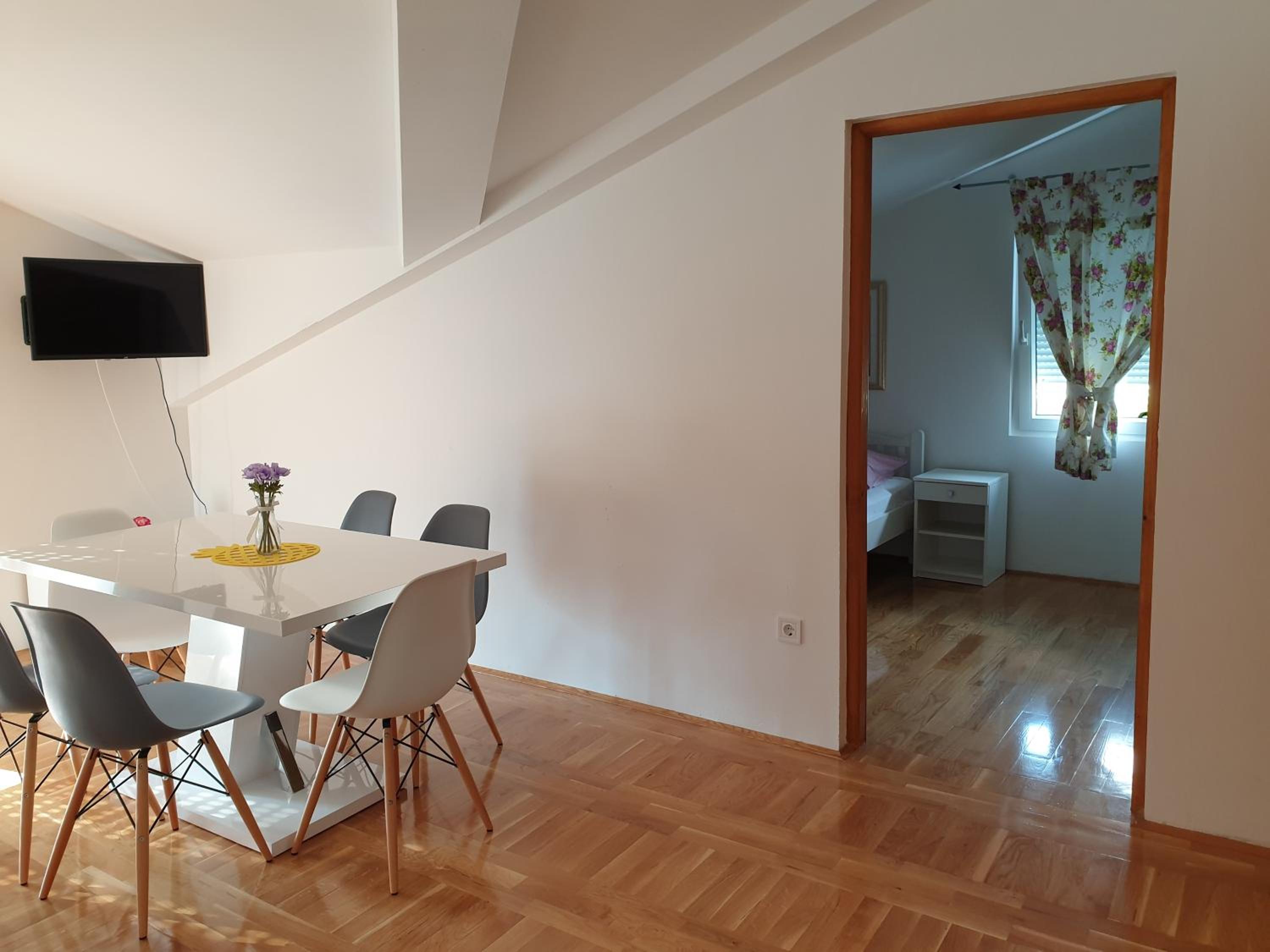 Apartments Crnjac