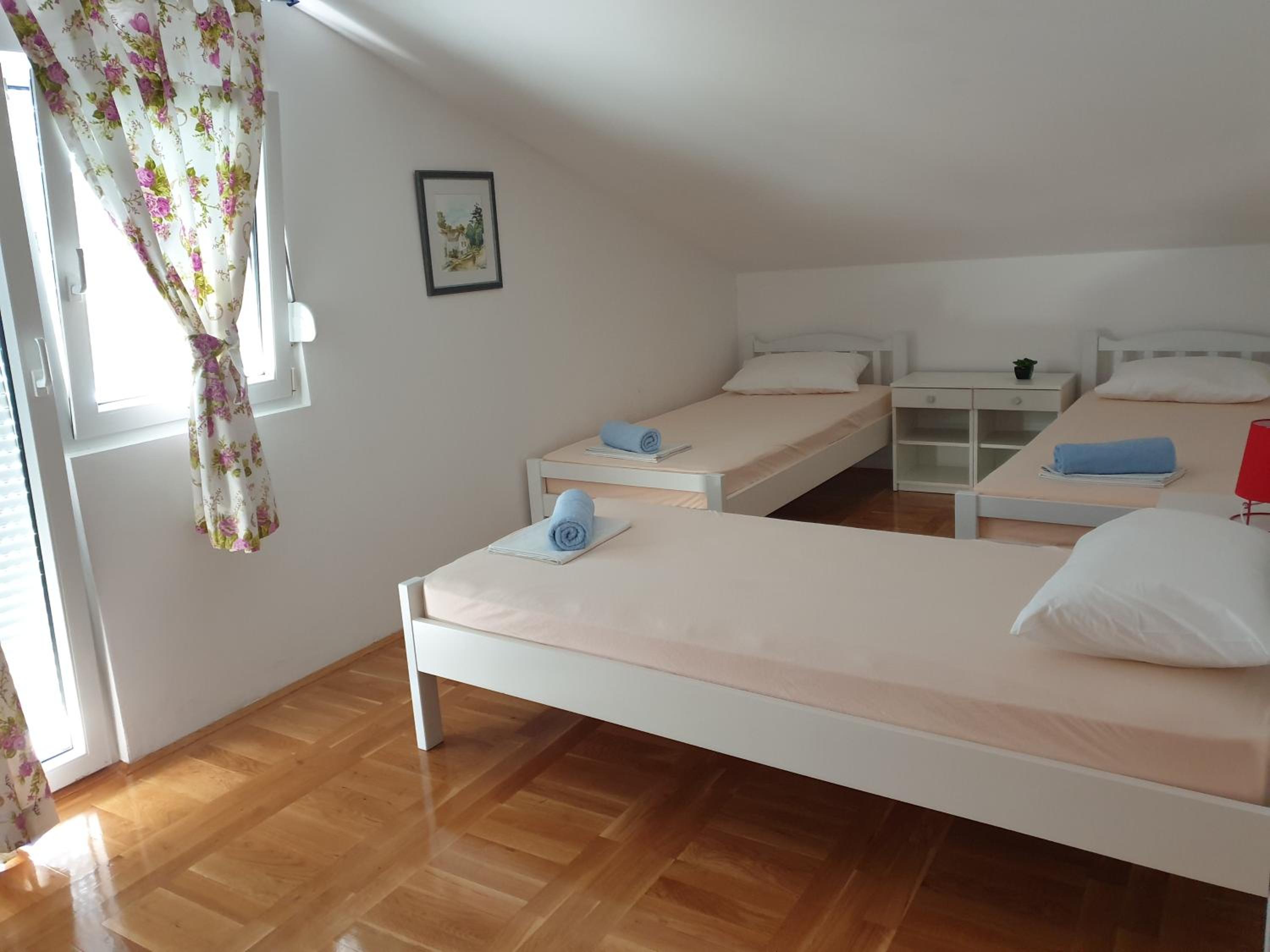Apartments Crnjac