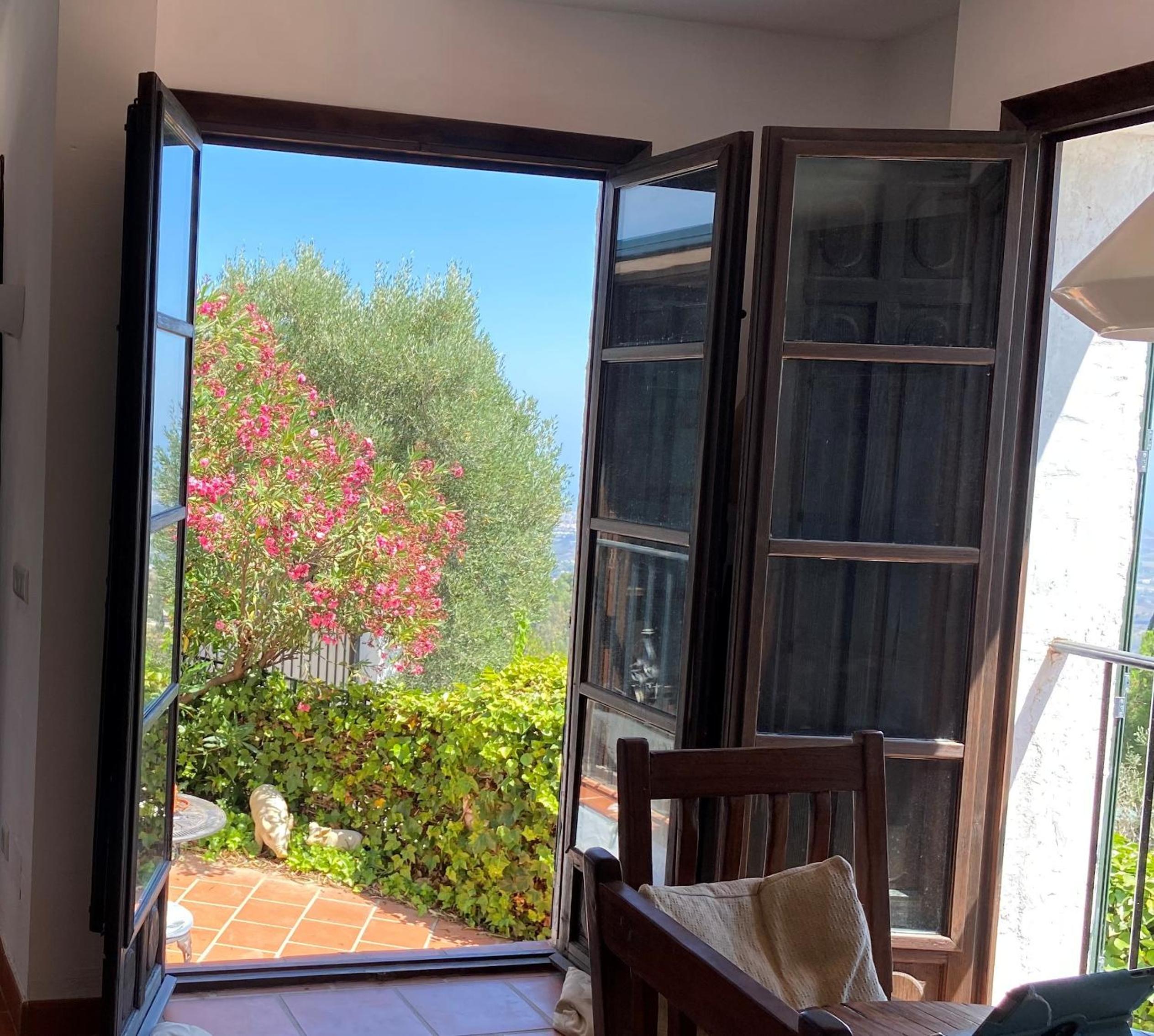 Spectacular views private villa Valtocado