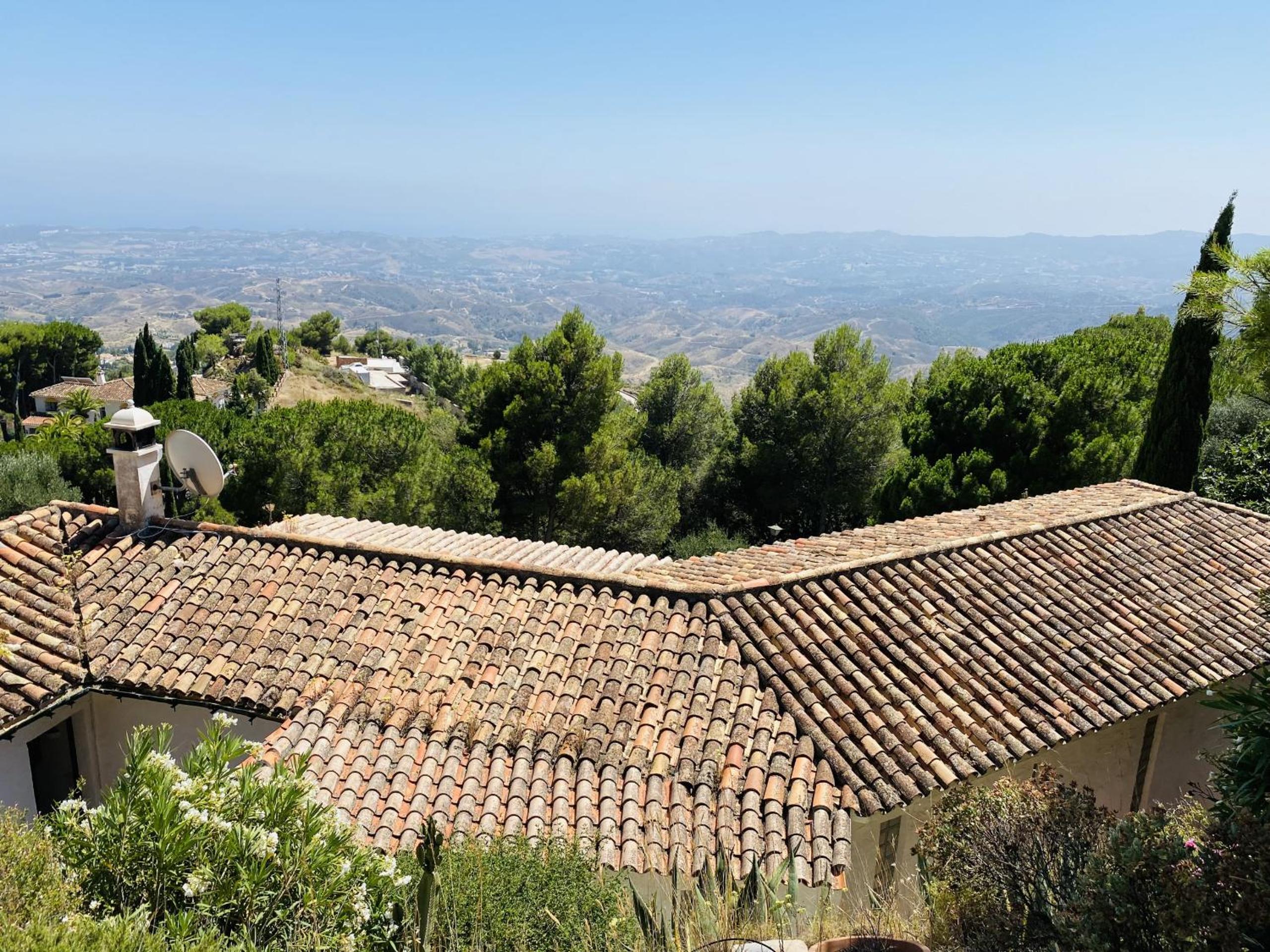 Spectacular views private villa Valtocado