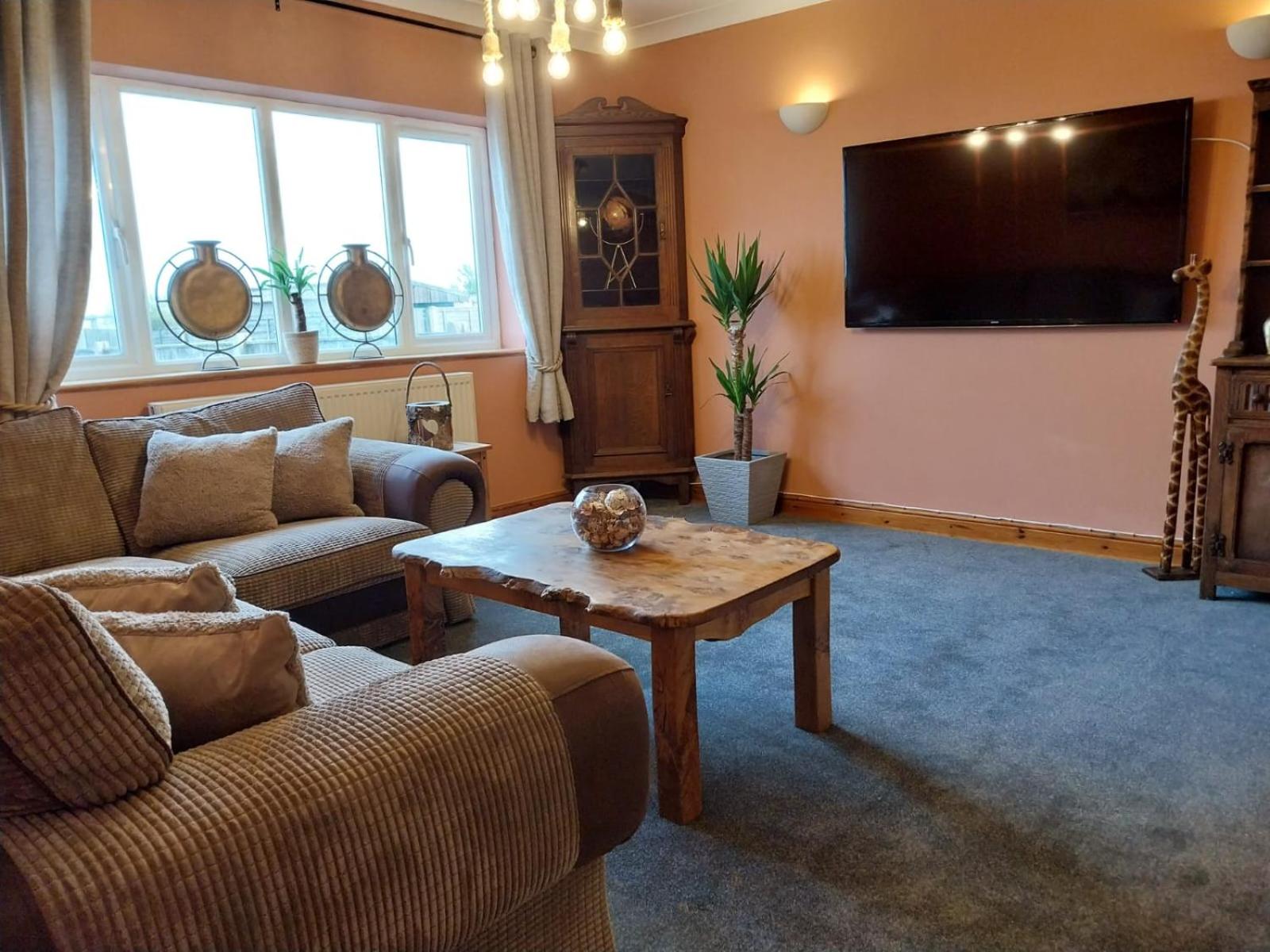 3-Bed Apartment in Lowestoft with sea views view 2