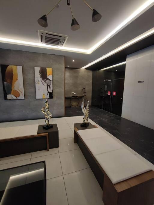 Kuching Luxurious Town Area Apartment photo 4