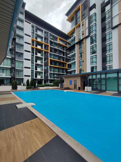 Kuching Luxurious Town Area Apartment photo 8
