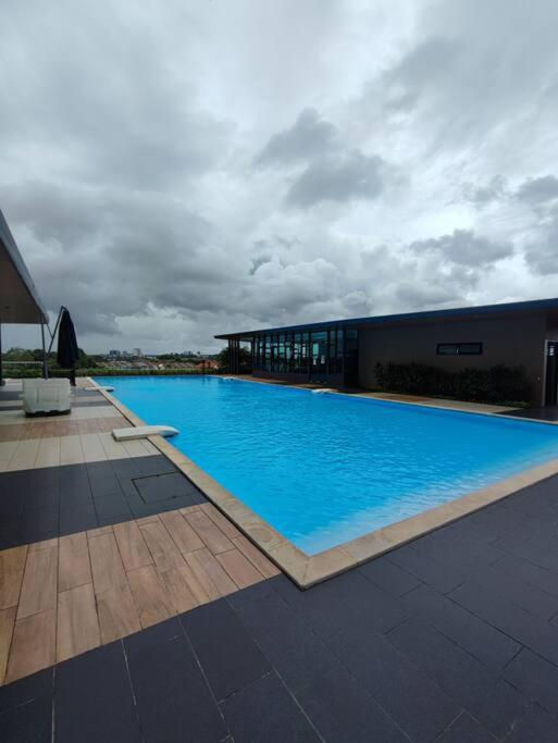 Kuching Luxurious Town Area Apartment view 3