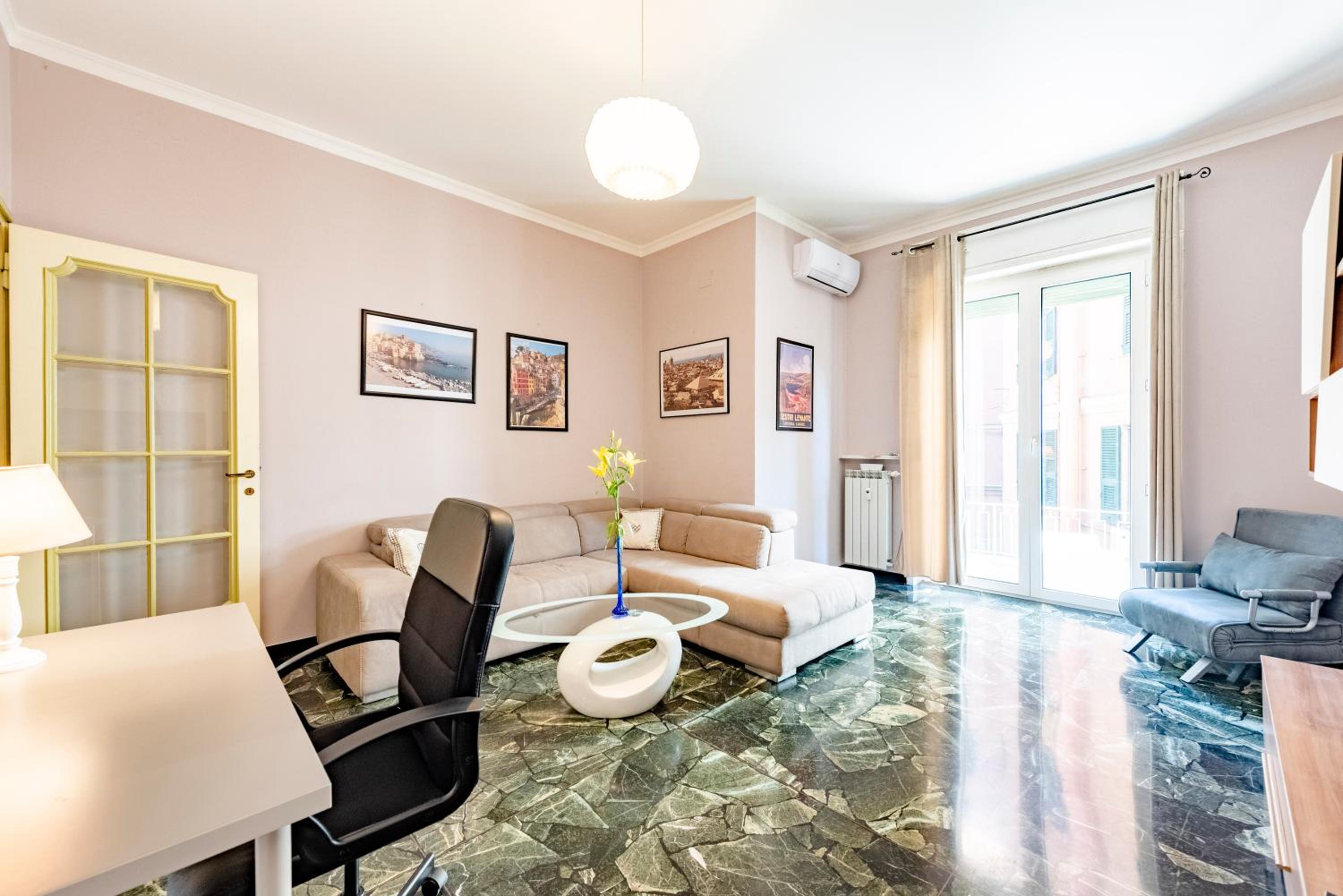 JOIVY Cute flat with terrace view 4
