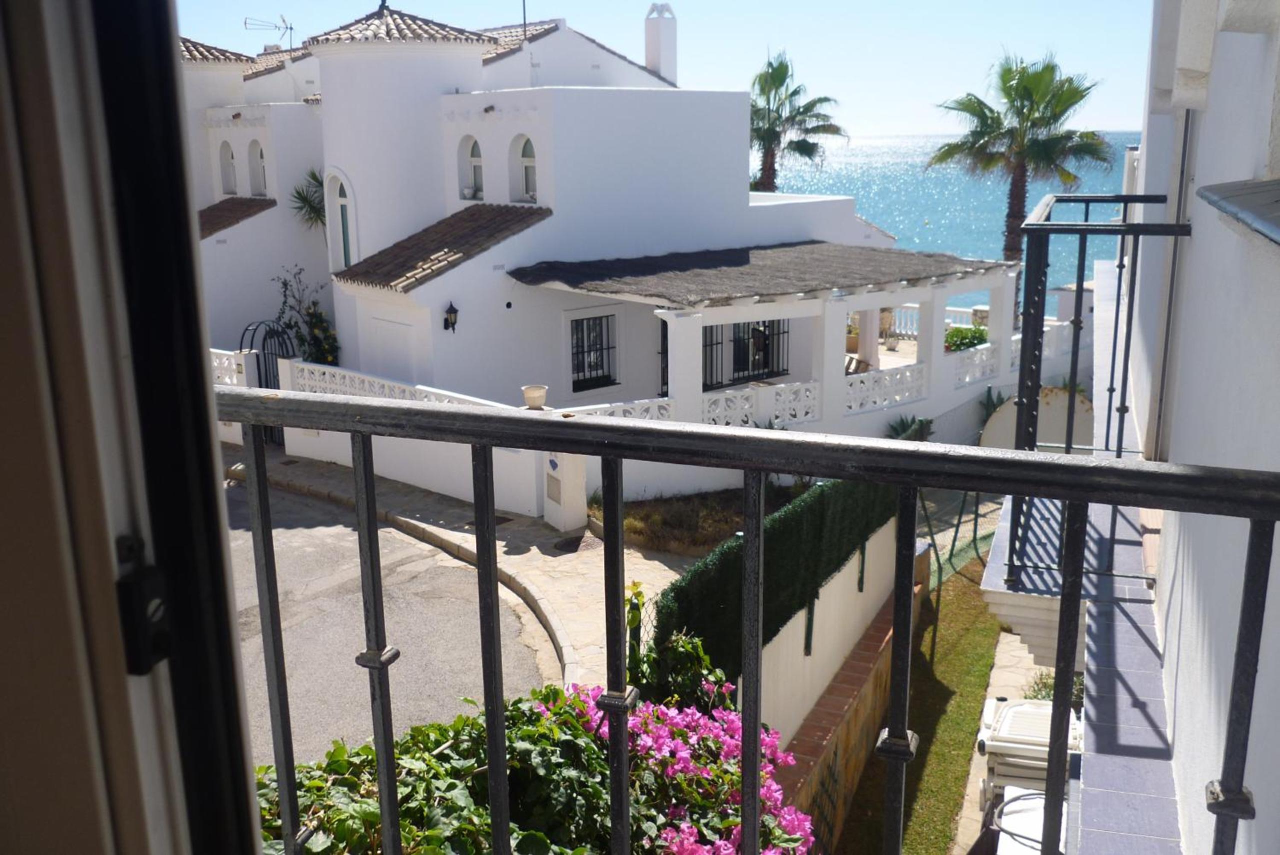 Fantastic Beachfront Apt El Faro - Arkadia Beach view 3