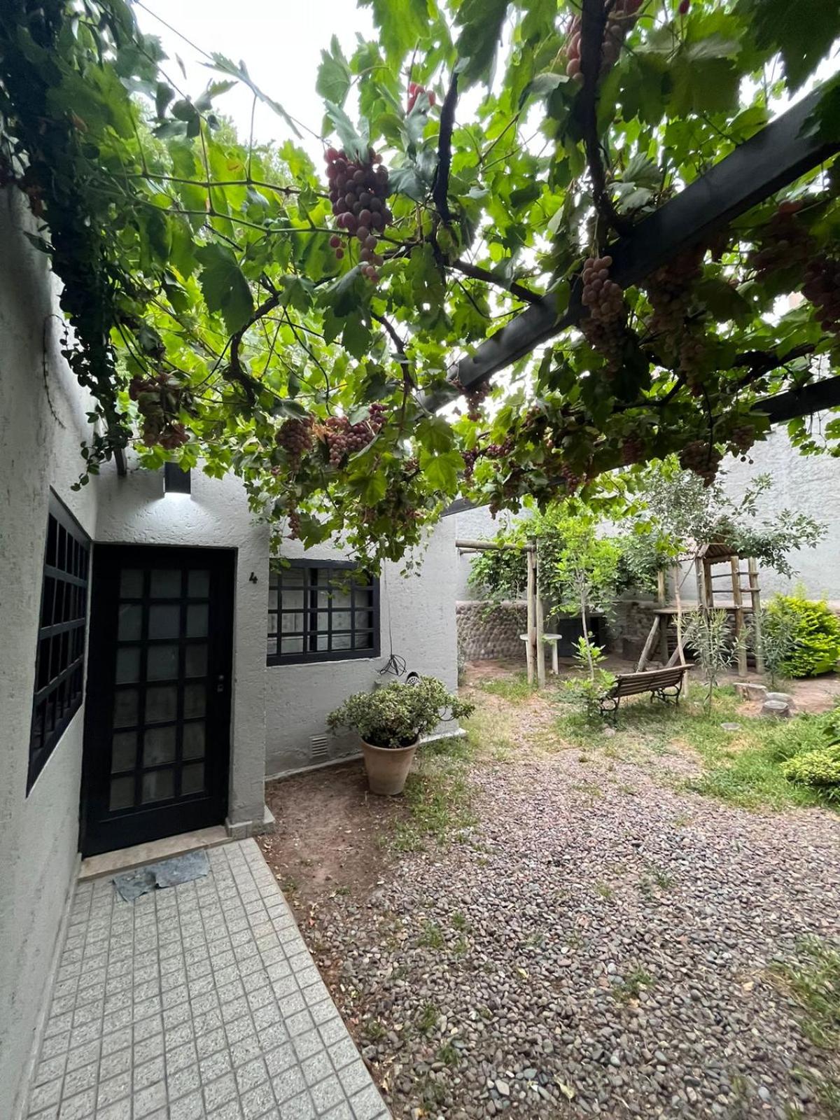 Paso de los Andes 1450 Mendoza Suites
