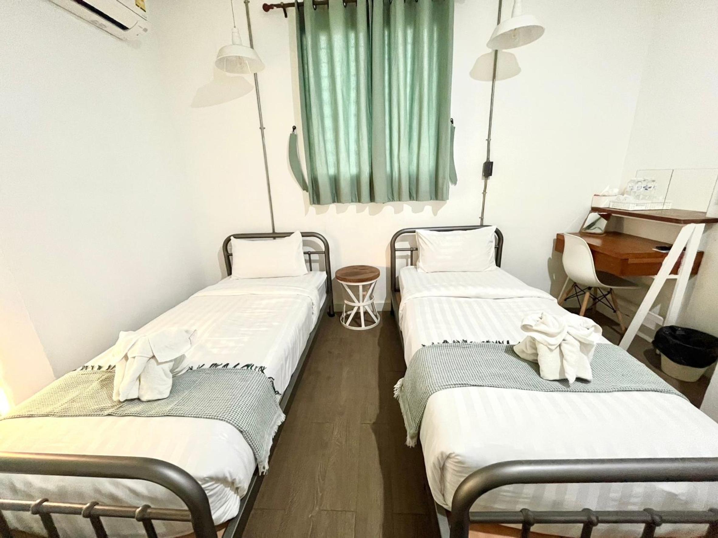Memmoth Cafe & Hostel in Lampang