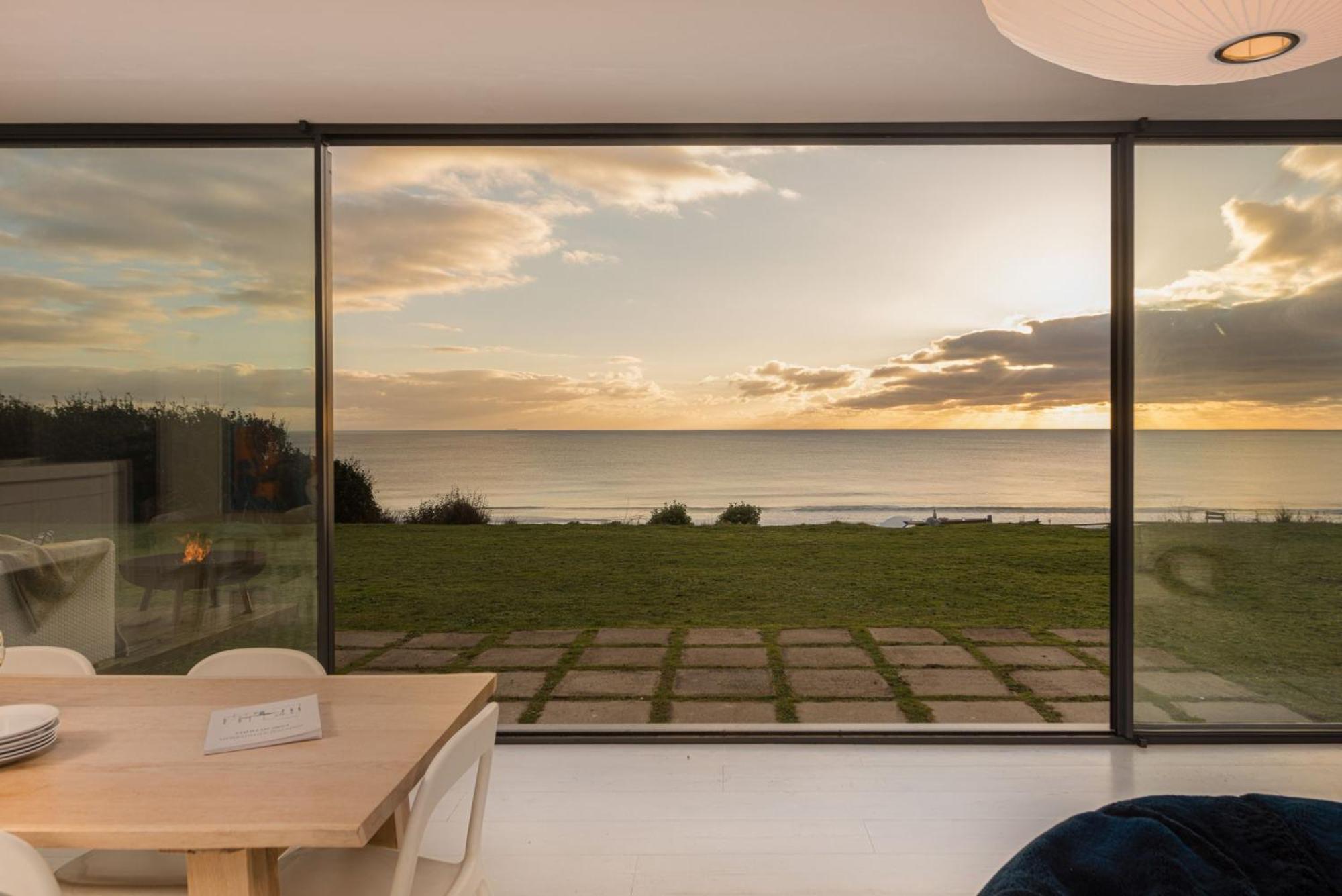 Footsteps from the beach - Hot tub - Cosy fireplace