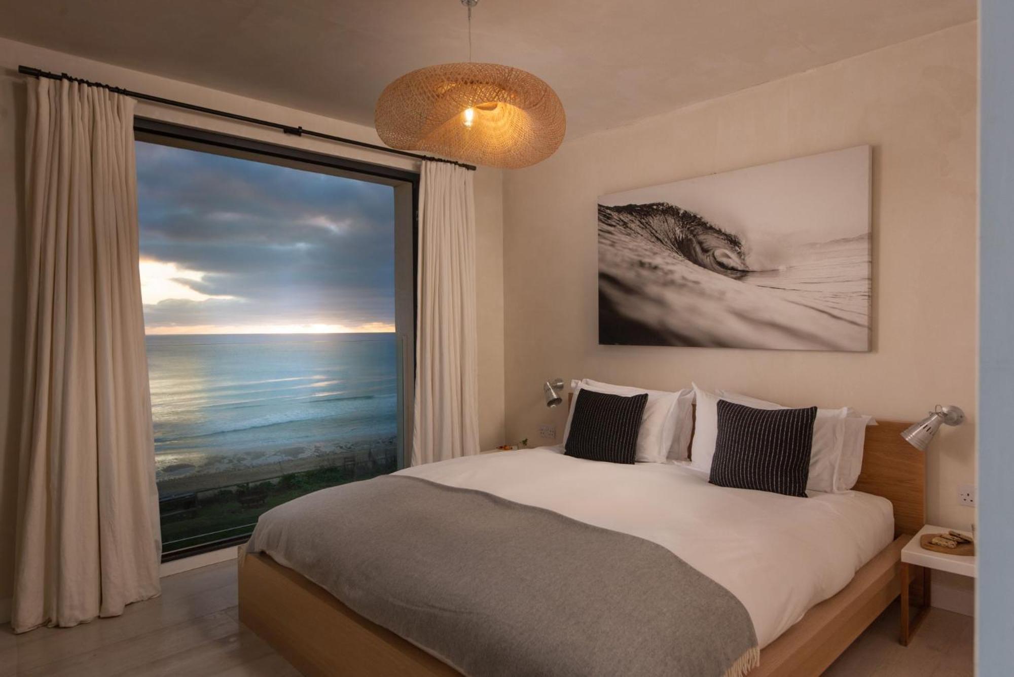 Footsteps from the beach - Hot tub - Cosy fireplace