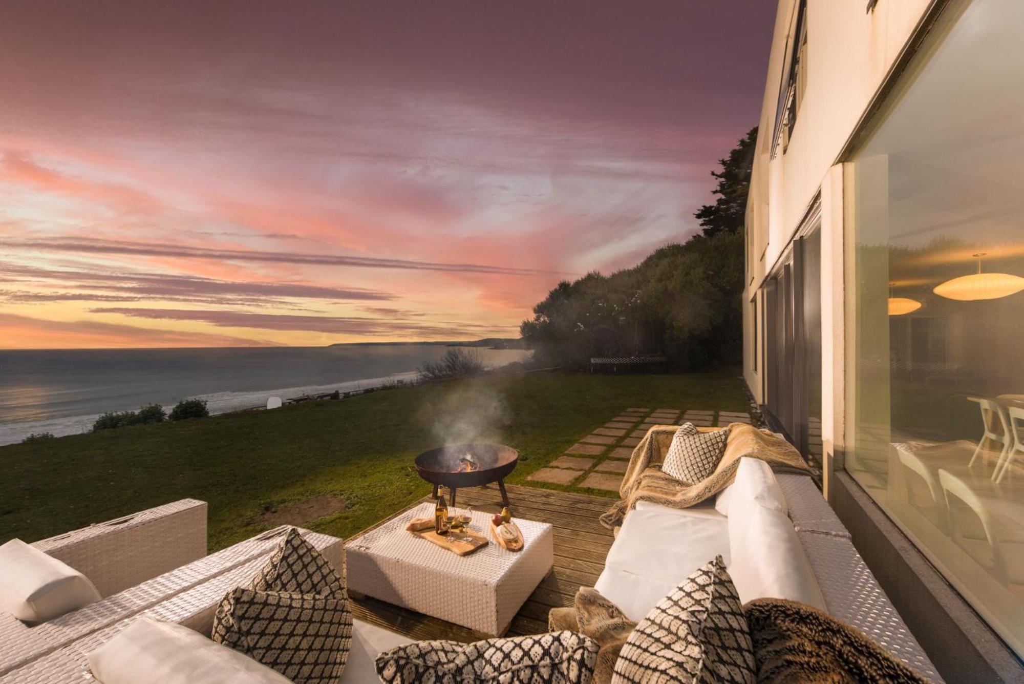Footsteps from the beach - Hot tub - Cosy fireplace