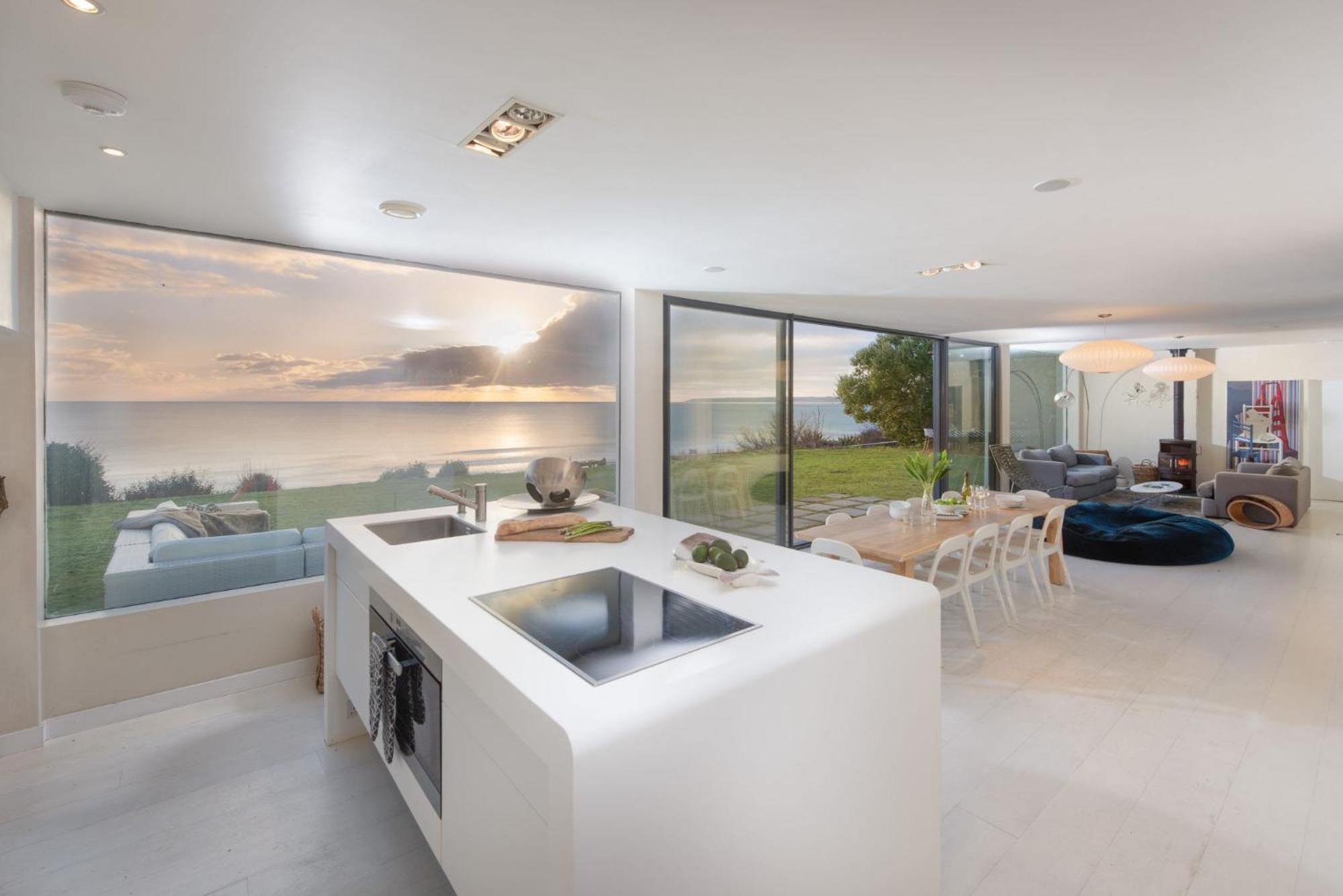 Footsteps from the beach - Hot tub - Cosy fireplace