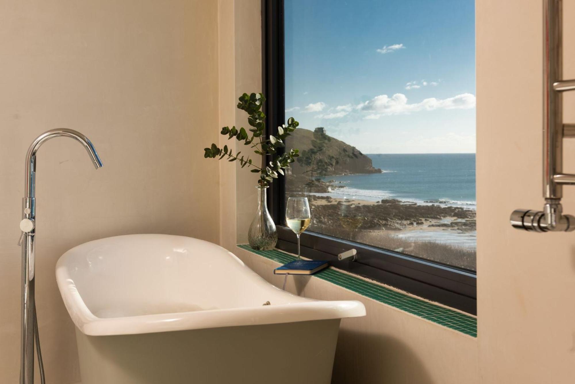 Footsteps from the beach - Hot tub - Cosy fireplace
