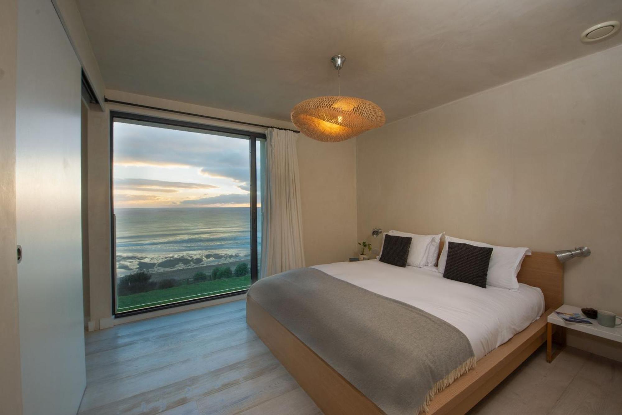 Footsteps from the beach - Hot tub - Cosy fireplace