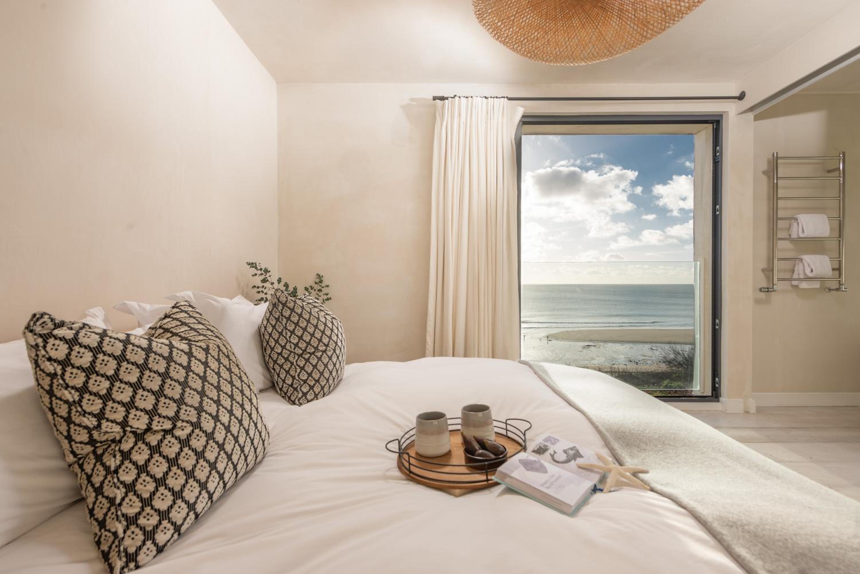 Footsteps from the beach - Hot tub - Cosy fireplace