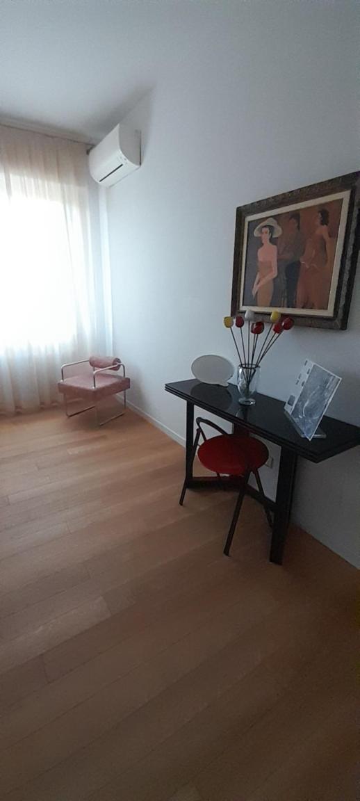 Goito Gallery view 5