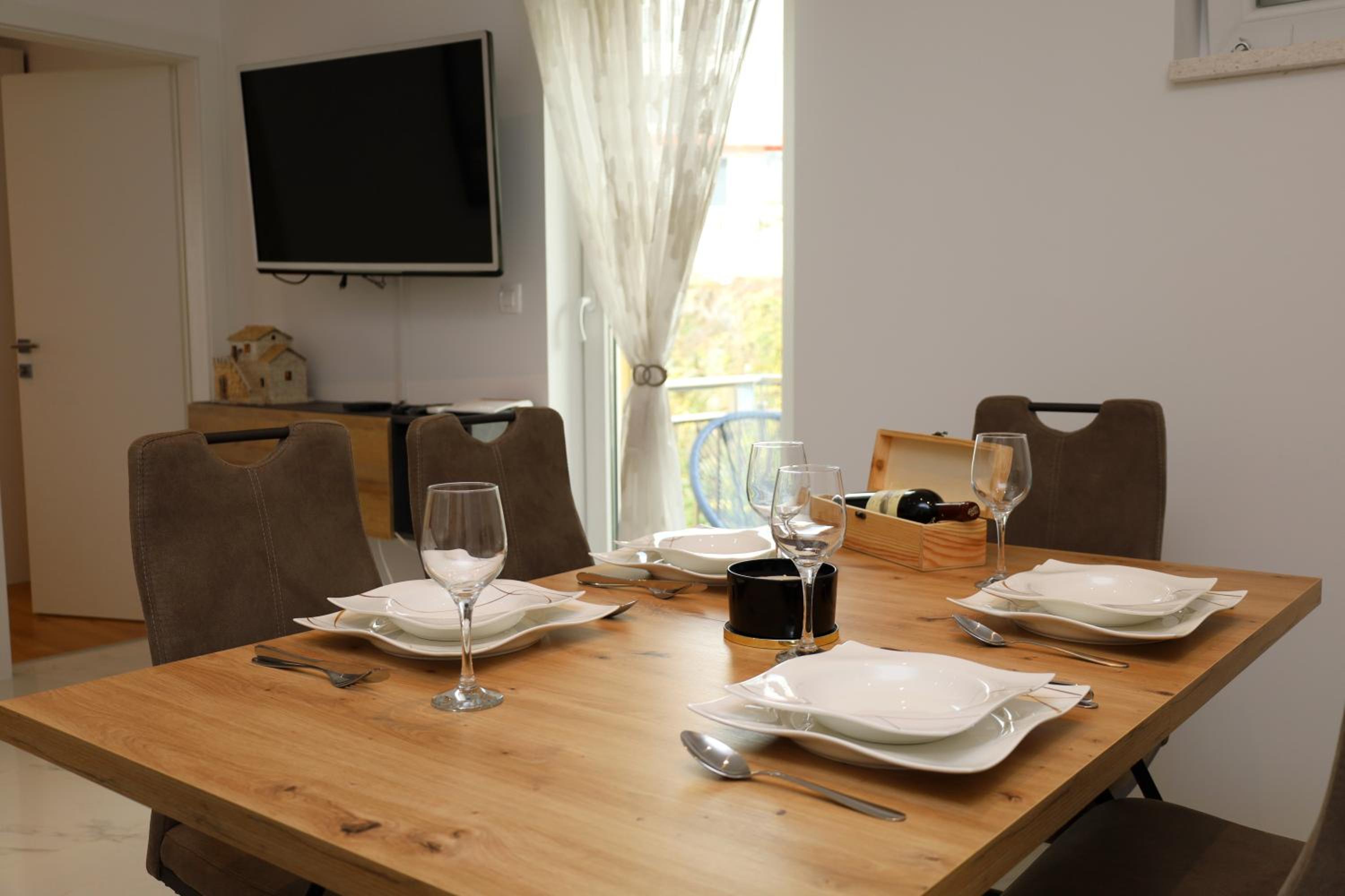 Dalmata D en Podstrana — dining