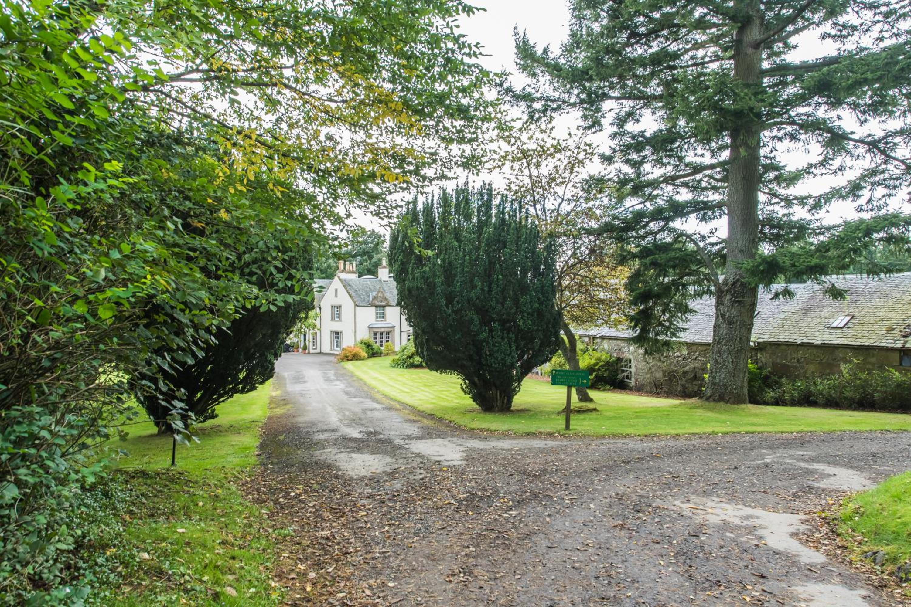 Rossie Ochil House with Hot Tub view 4