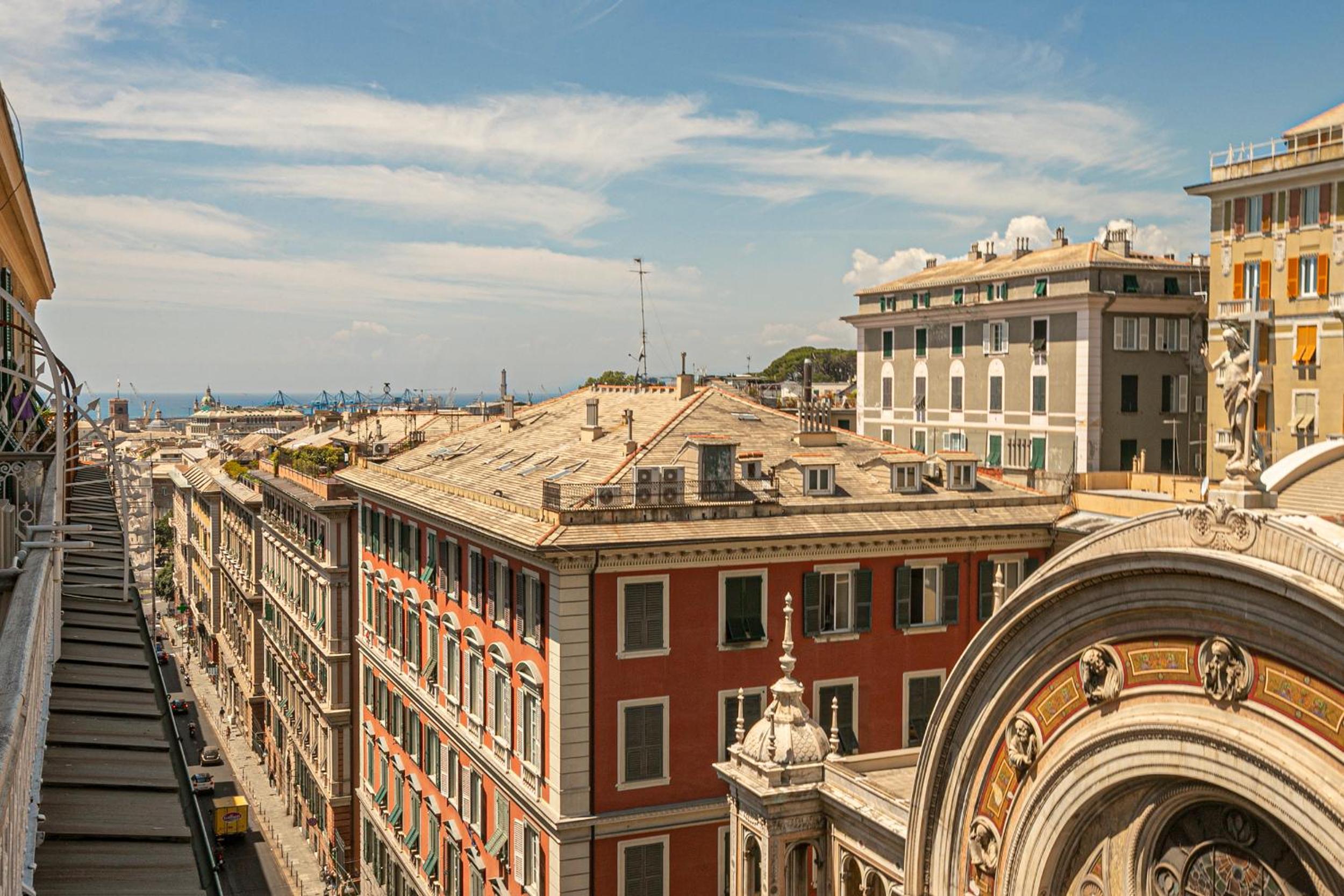 Real Italian Estate - Luxury Black&White view 4