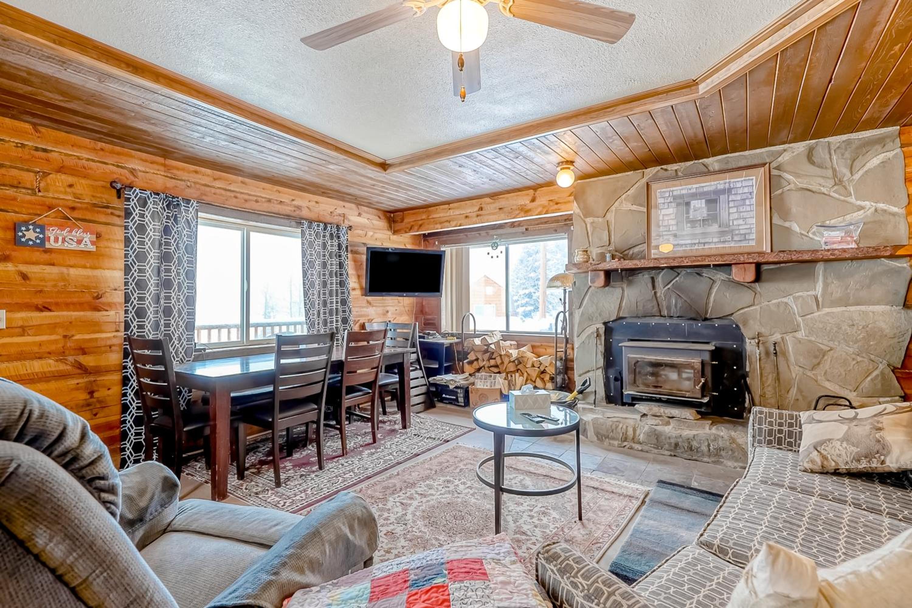 Rustic Cabin Stay in Brian Head Resort with View