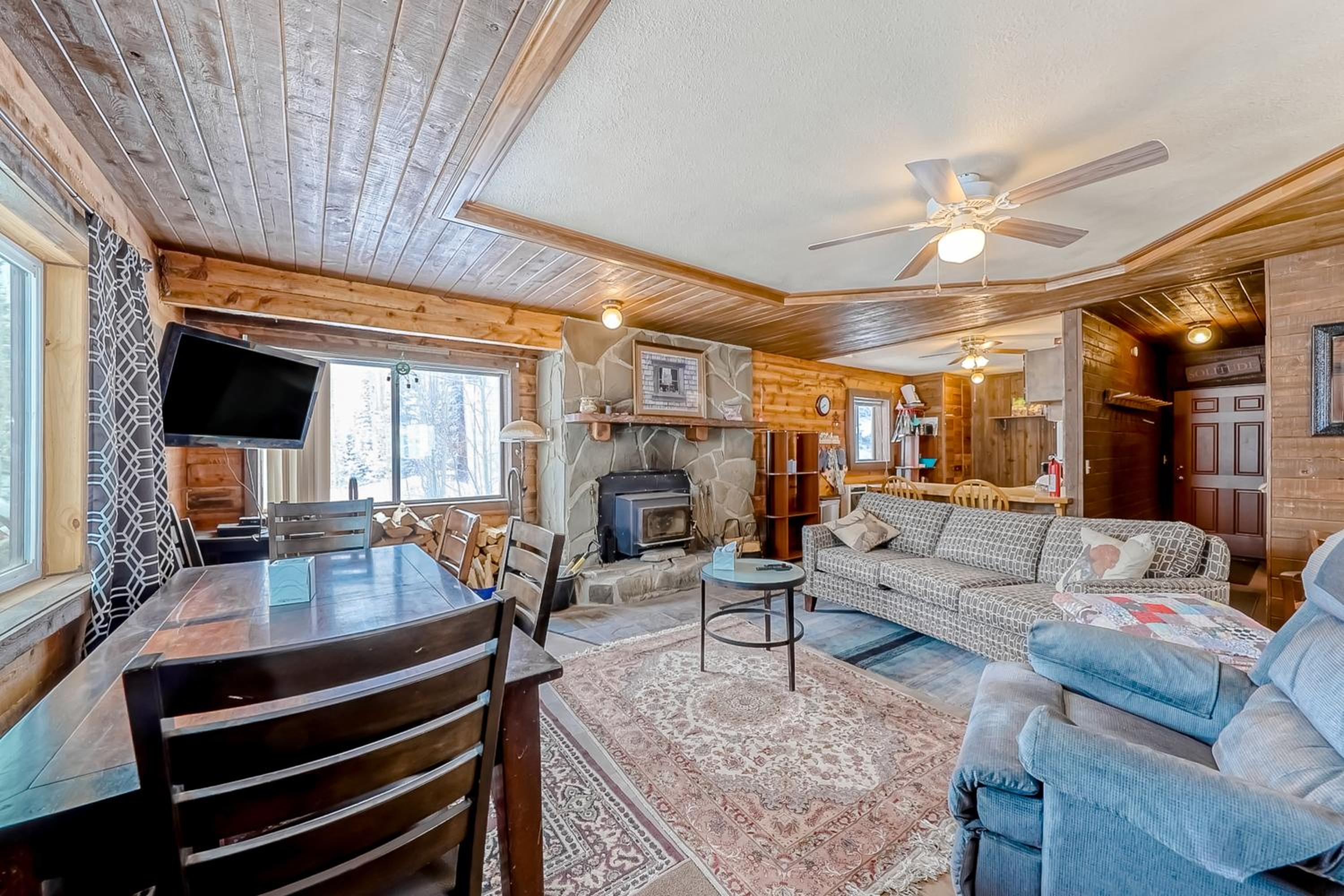 Rustic Cabin Stay in Brian Head Resort with View