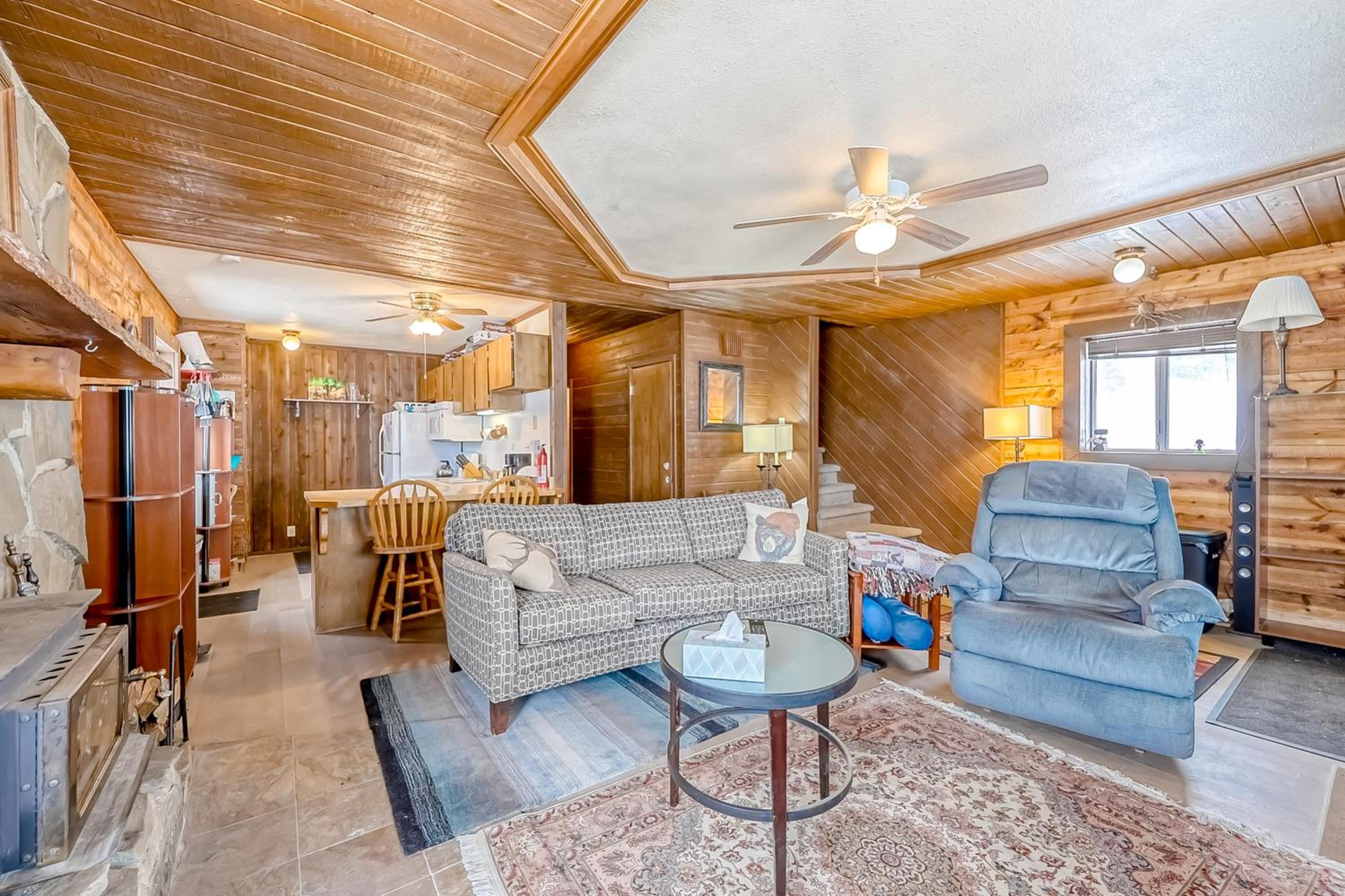 Rustic Cabin Stay in Brian Head Resort with View
