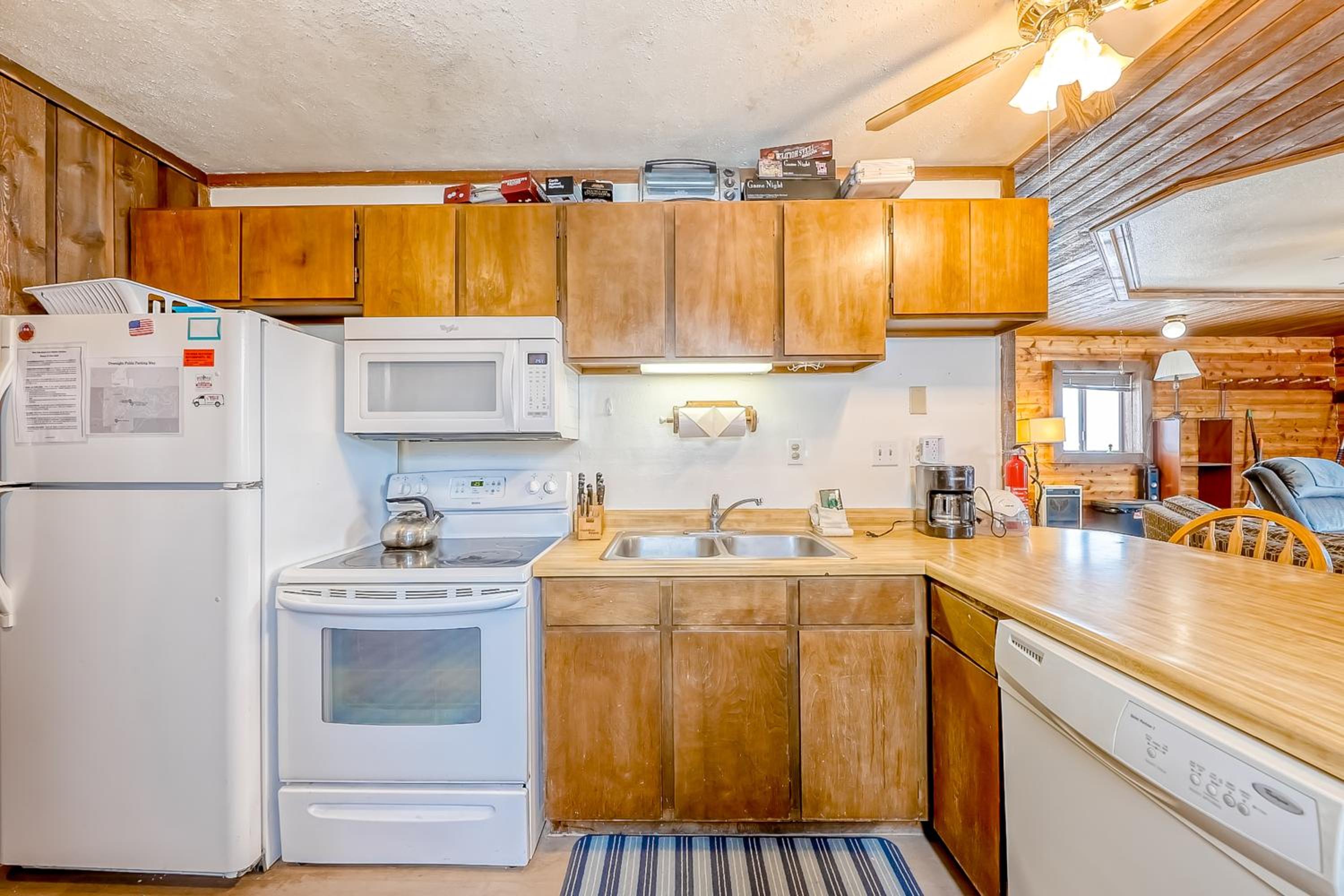 Rustic Cabin Stay in Brian Head Resort with View