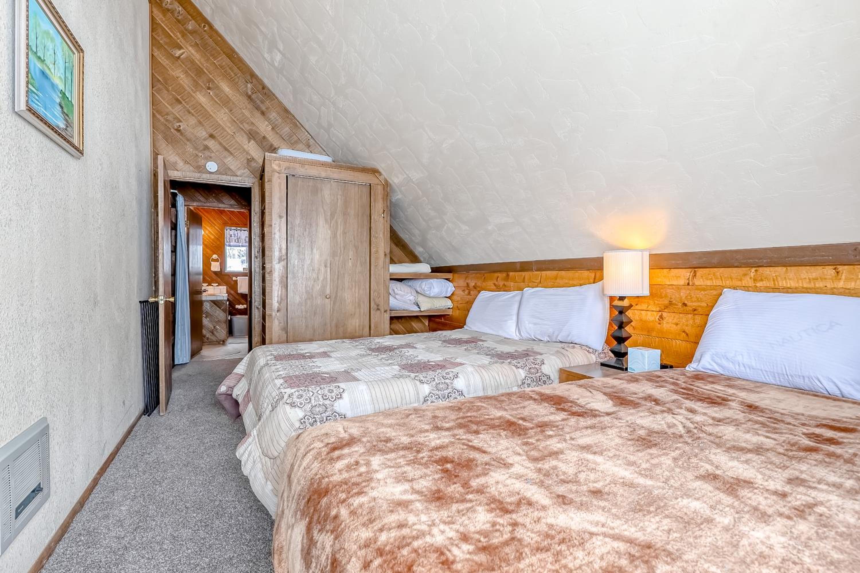 Rustic Cabin Stay in Brian Head Resort with View