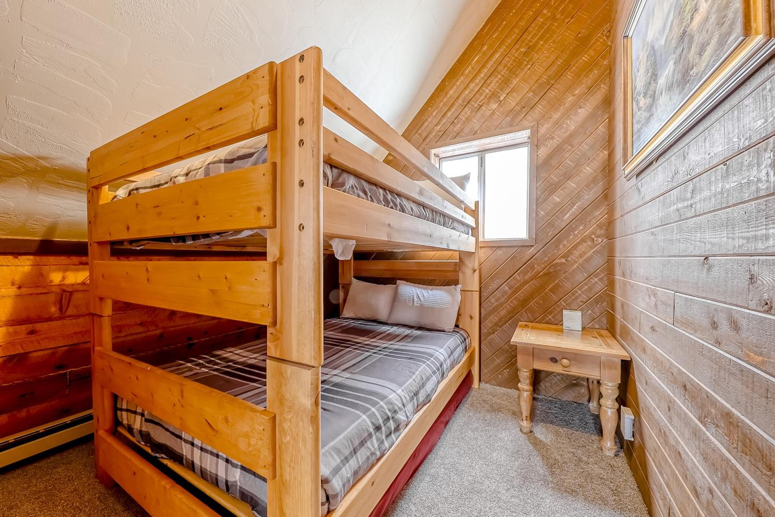 Rustic Cabin Stay in Brian Head Resort with View