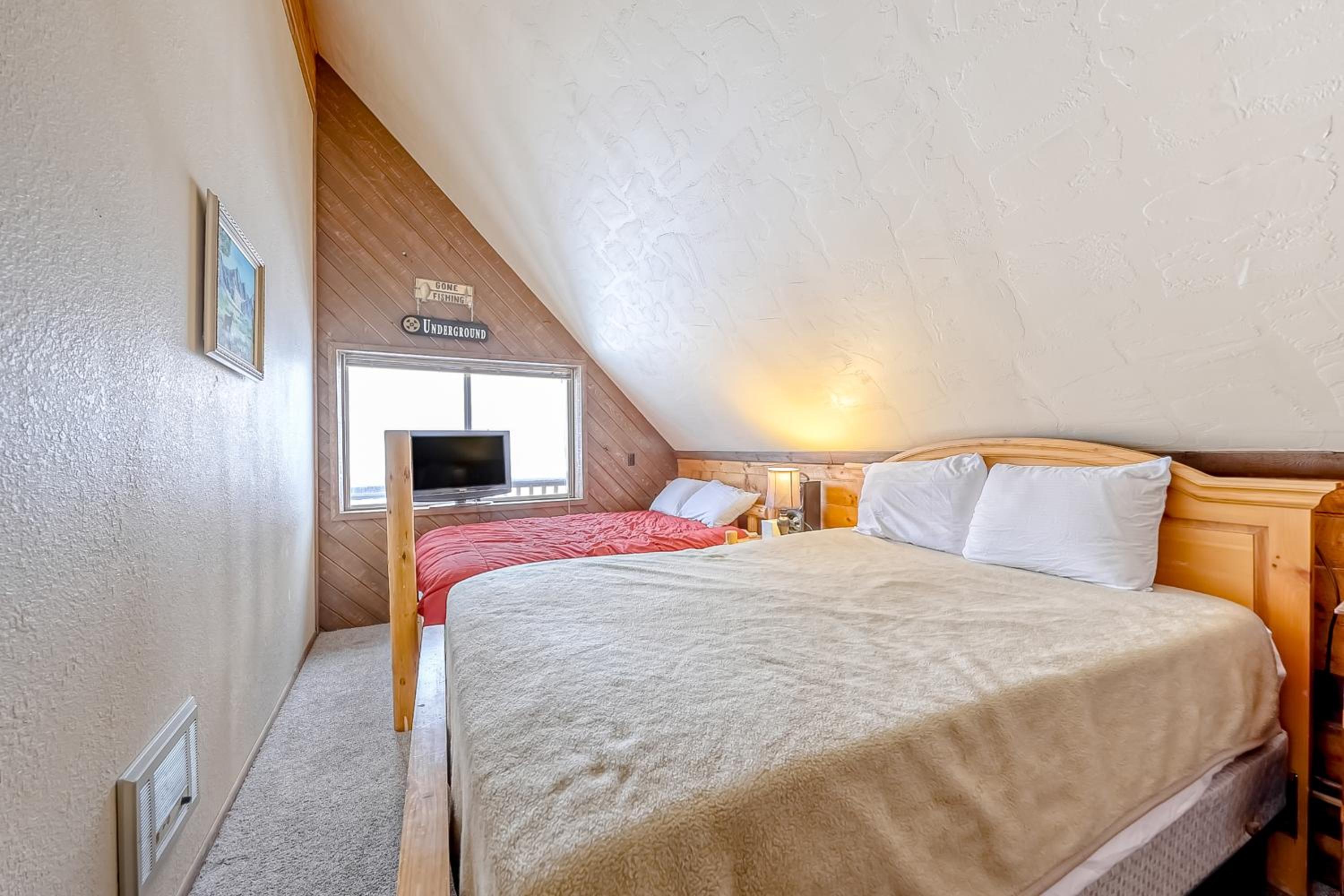 Rustic Cabin Stay in Brian Head Resort with View