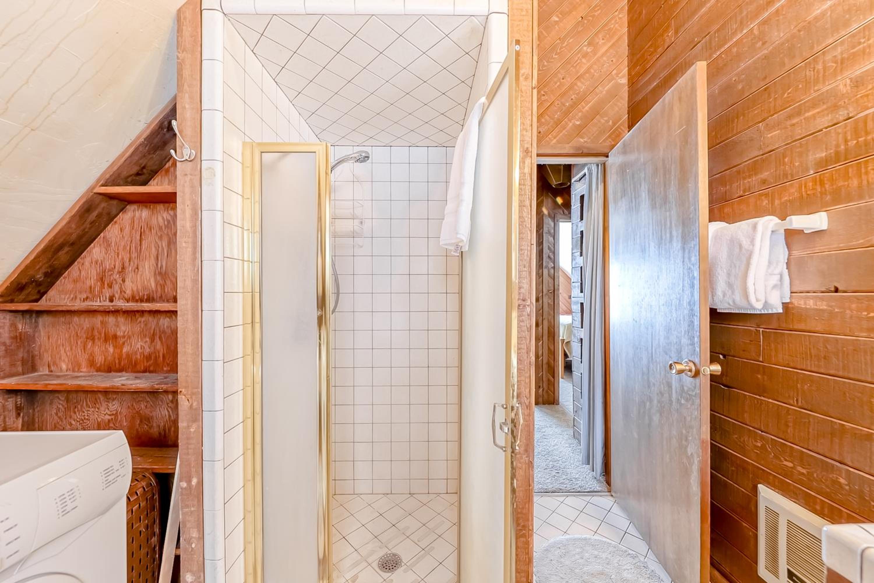 Rustic Cabin Stay in Brian Head Resort with View