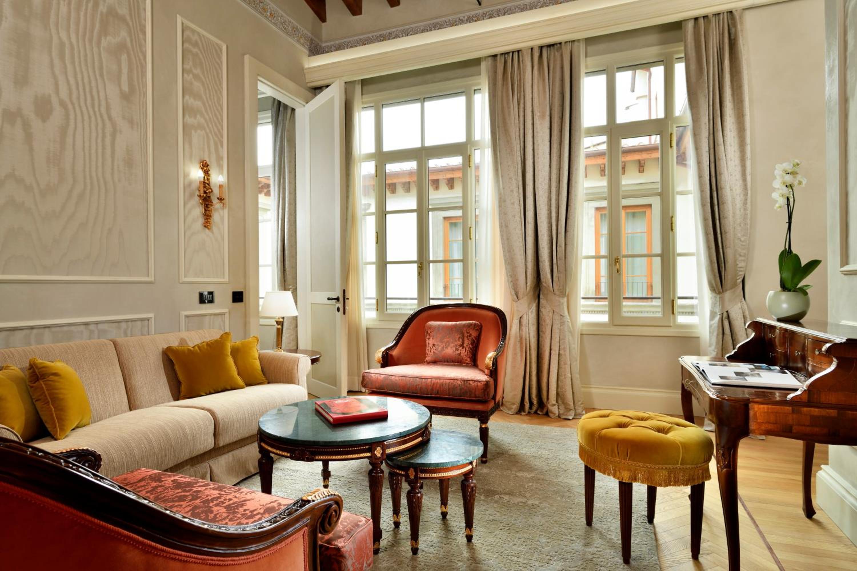 Luxury Apartments by Palazzo Portinari Salviati