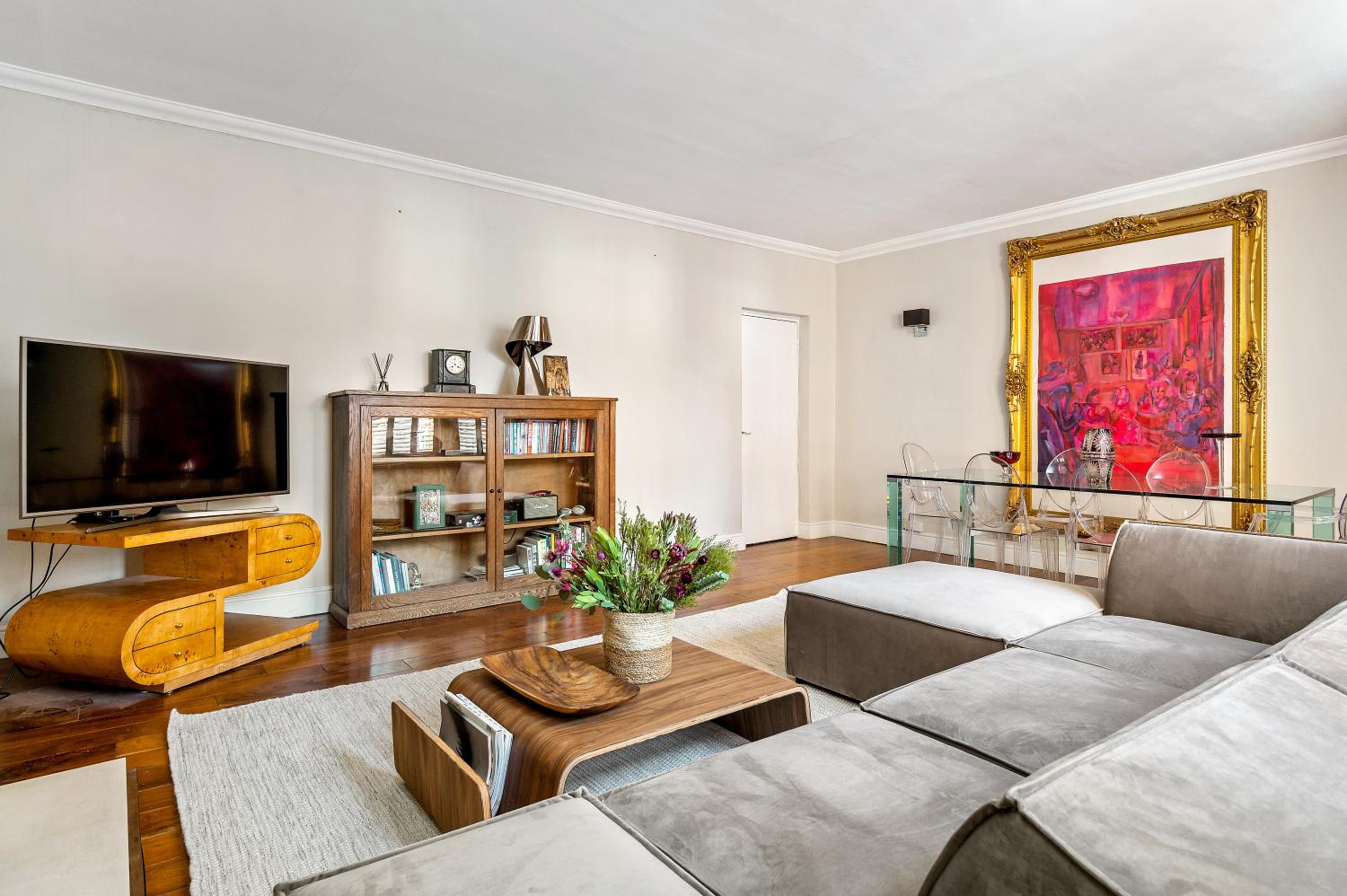 Central London 3-Bed Apt Sleeps 6 3 mins to Tube
